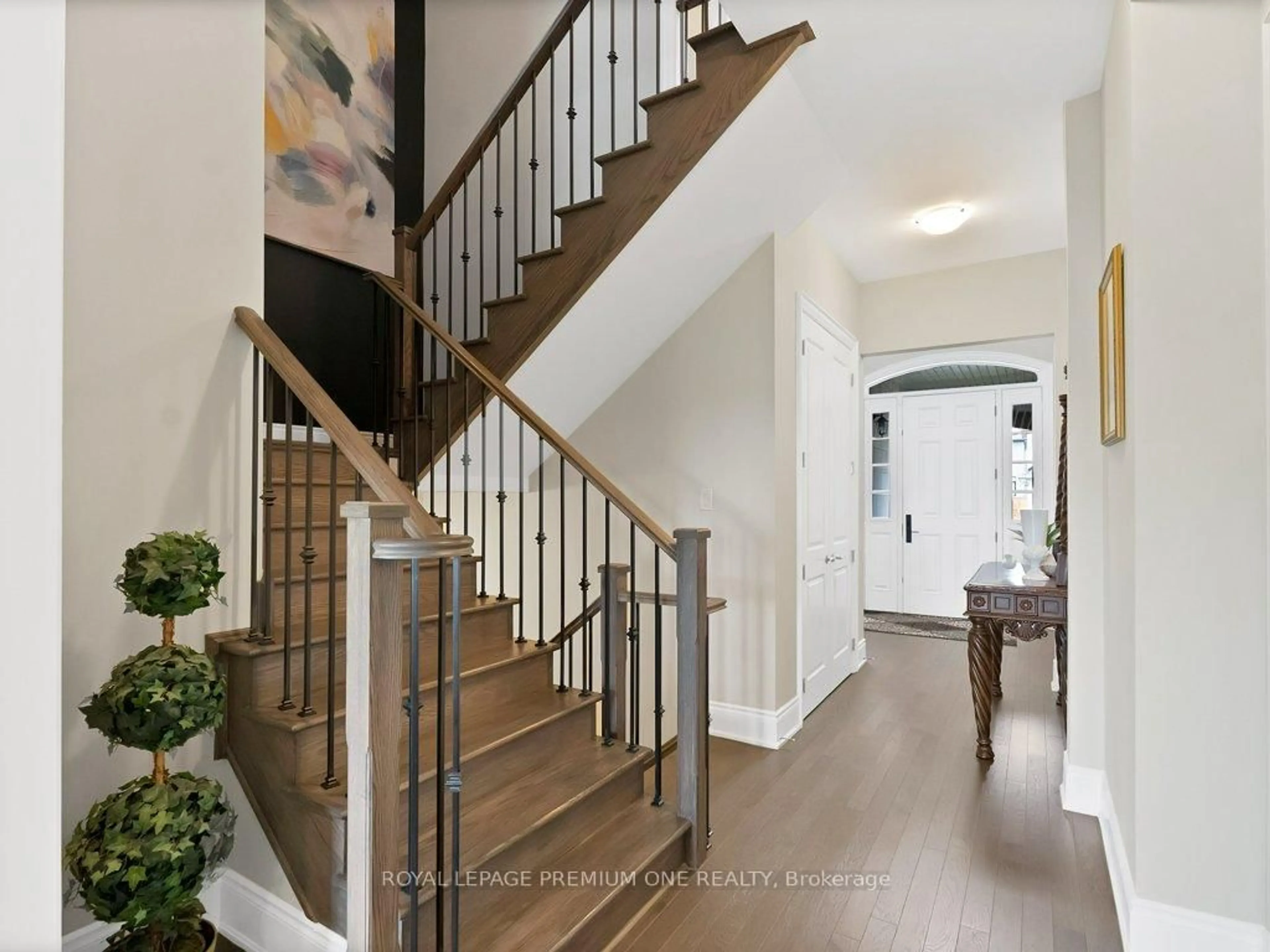 Indoor entryway for 69 Crawford Dr, King Ontario L7B 0R1