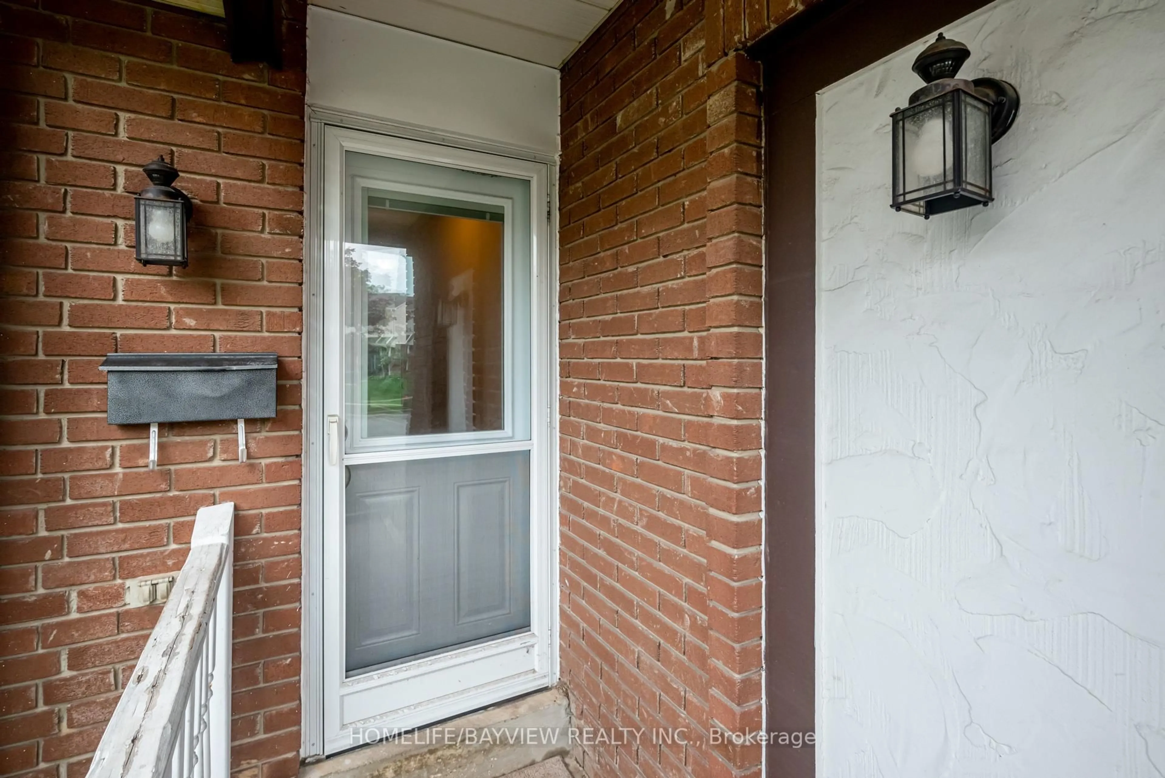 Indoor entryway for 39 West Borough St, Markham Ontario L3T 4V6
