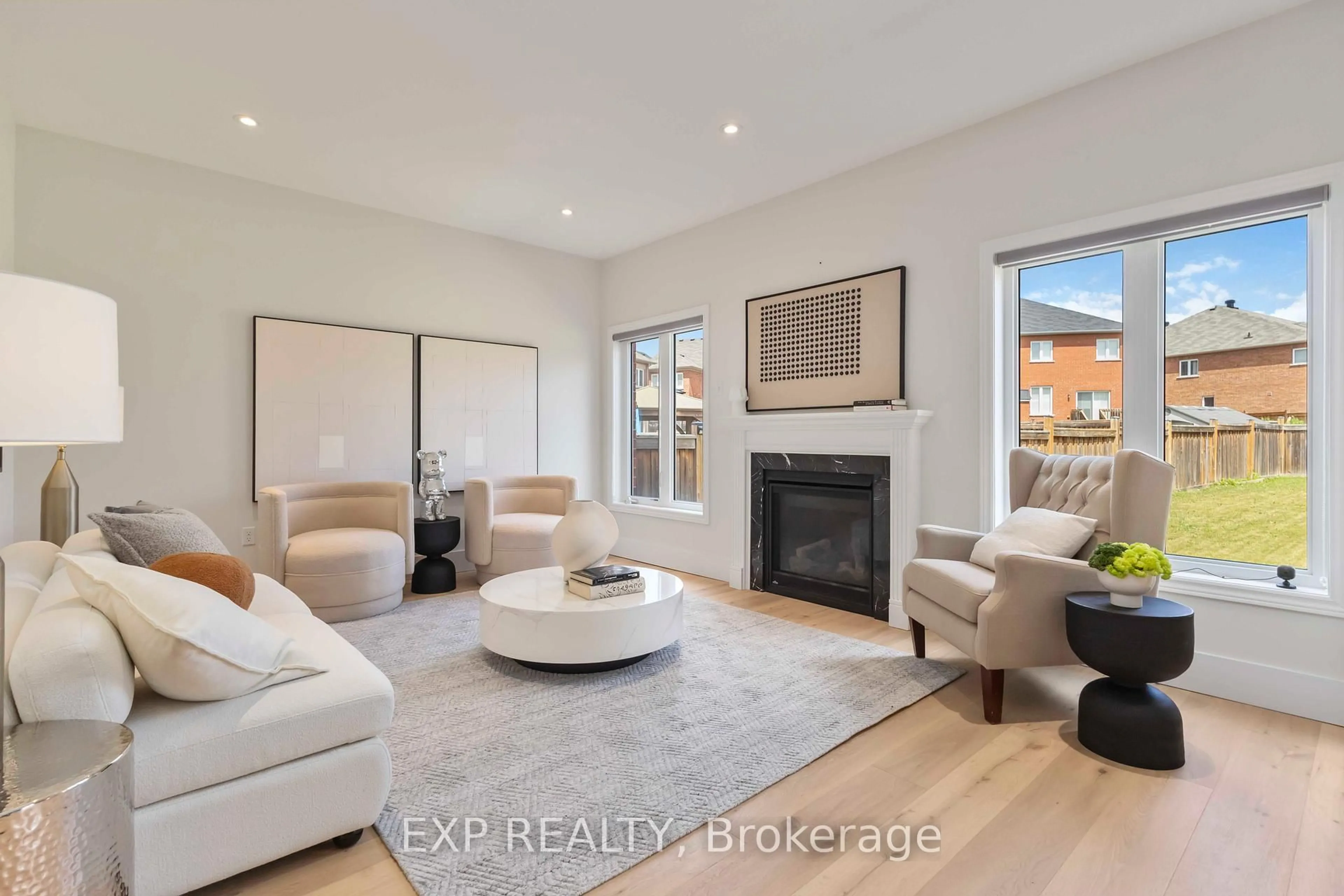 Living room with furniture, unknown for 127 Greenwood Rd, Whitchurch-Stouffville Ontario L4A 4N7
