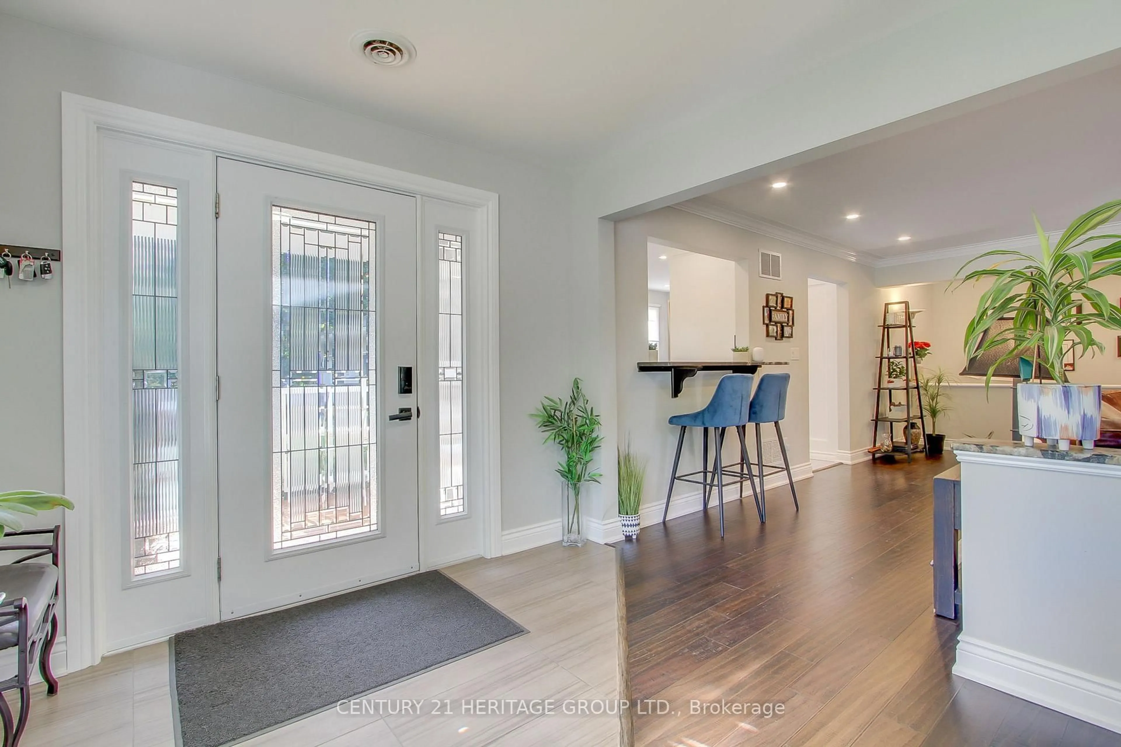 Indoor entryway for 3934 Richview Rd, Innisfil Ontario L9S 2L7
