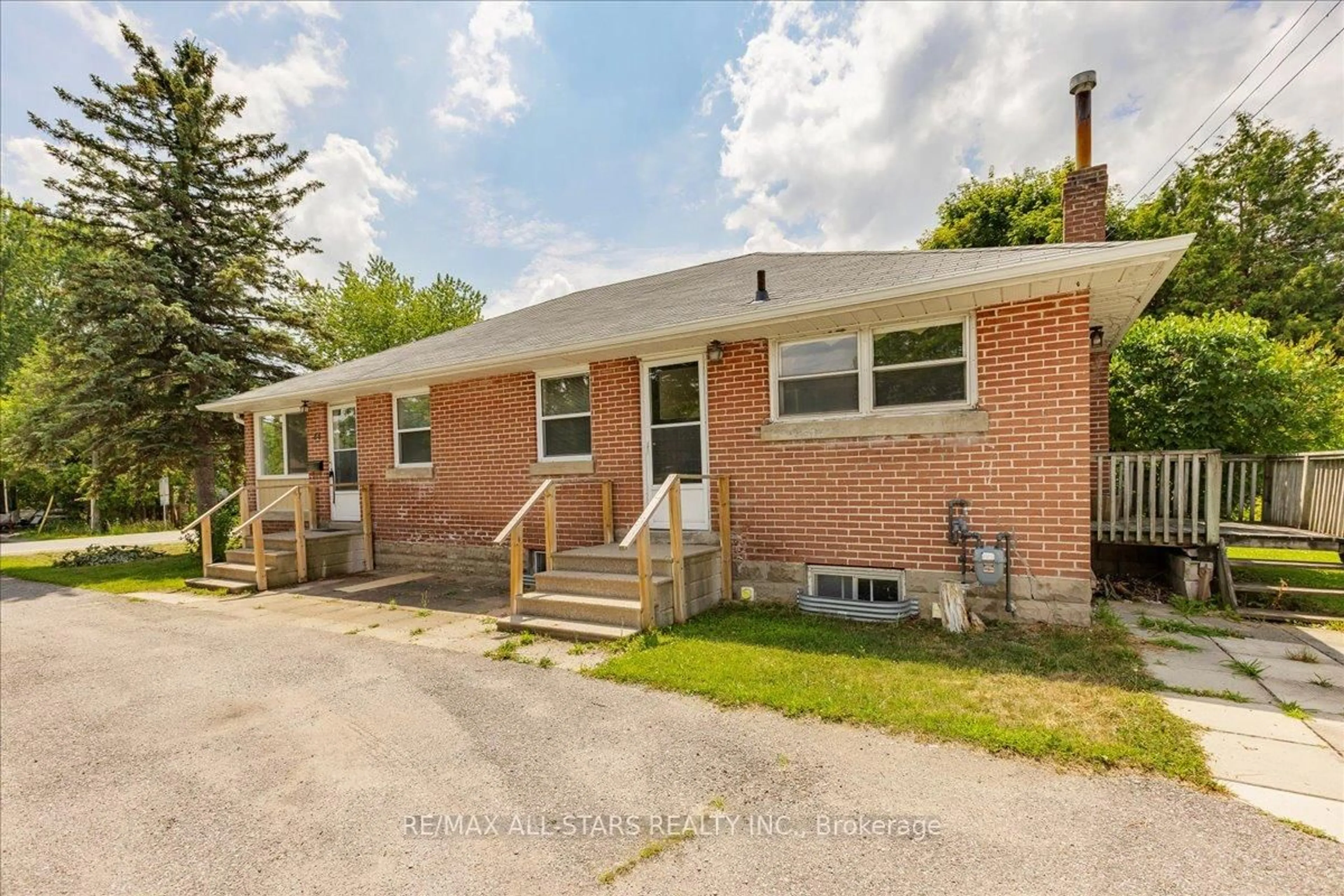 Home with brick exterior material, street for 84 Metro Rd, Georgina Ontario L4P 1C4