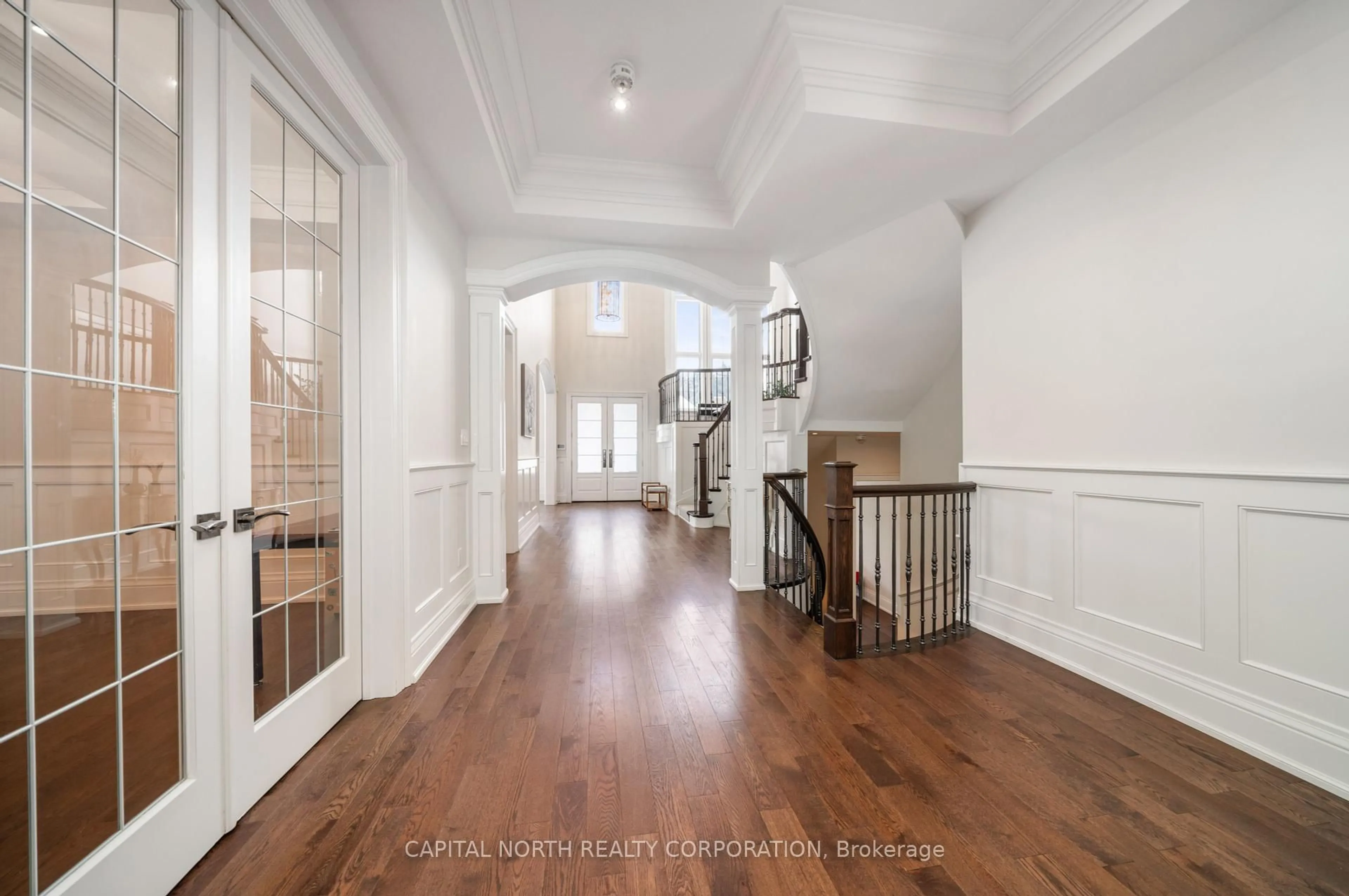 Indoor entryway for 4 Peter Glass Rd, King Ontario L7B 0M7