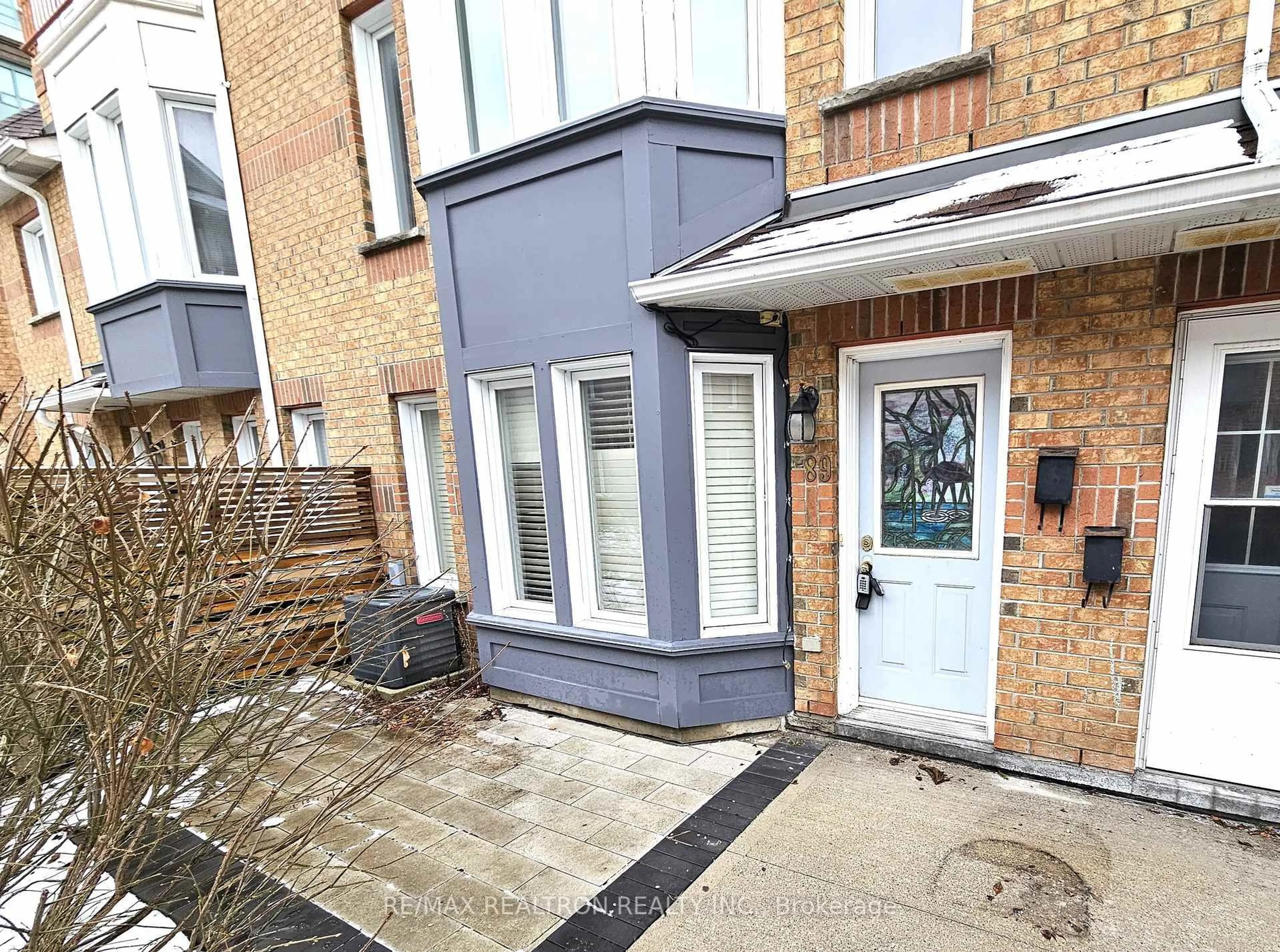 A pic from outside/outdoor area/front of a property/back of a property/a pic from drone, street for 151 Townsgate Dr #89, Vaughan Ontario L4J 8J7