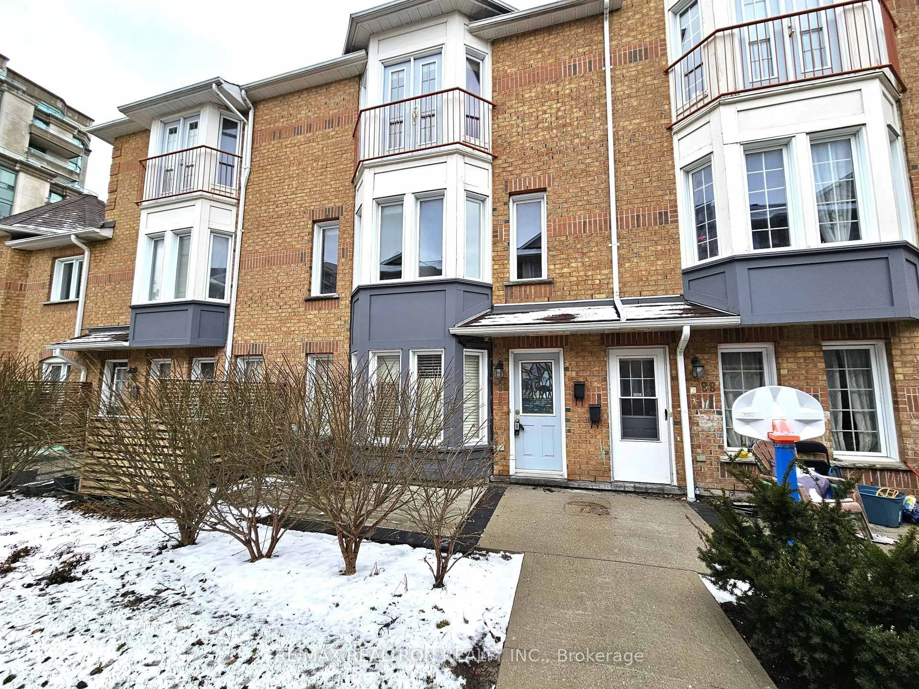 A pic from outside/outdoor area/front of a property/back of a property/a pic from drone, street for 151 Townsgate Dr #89, Vaughan Ontario L4J 8J7
