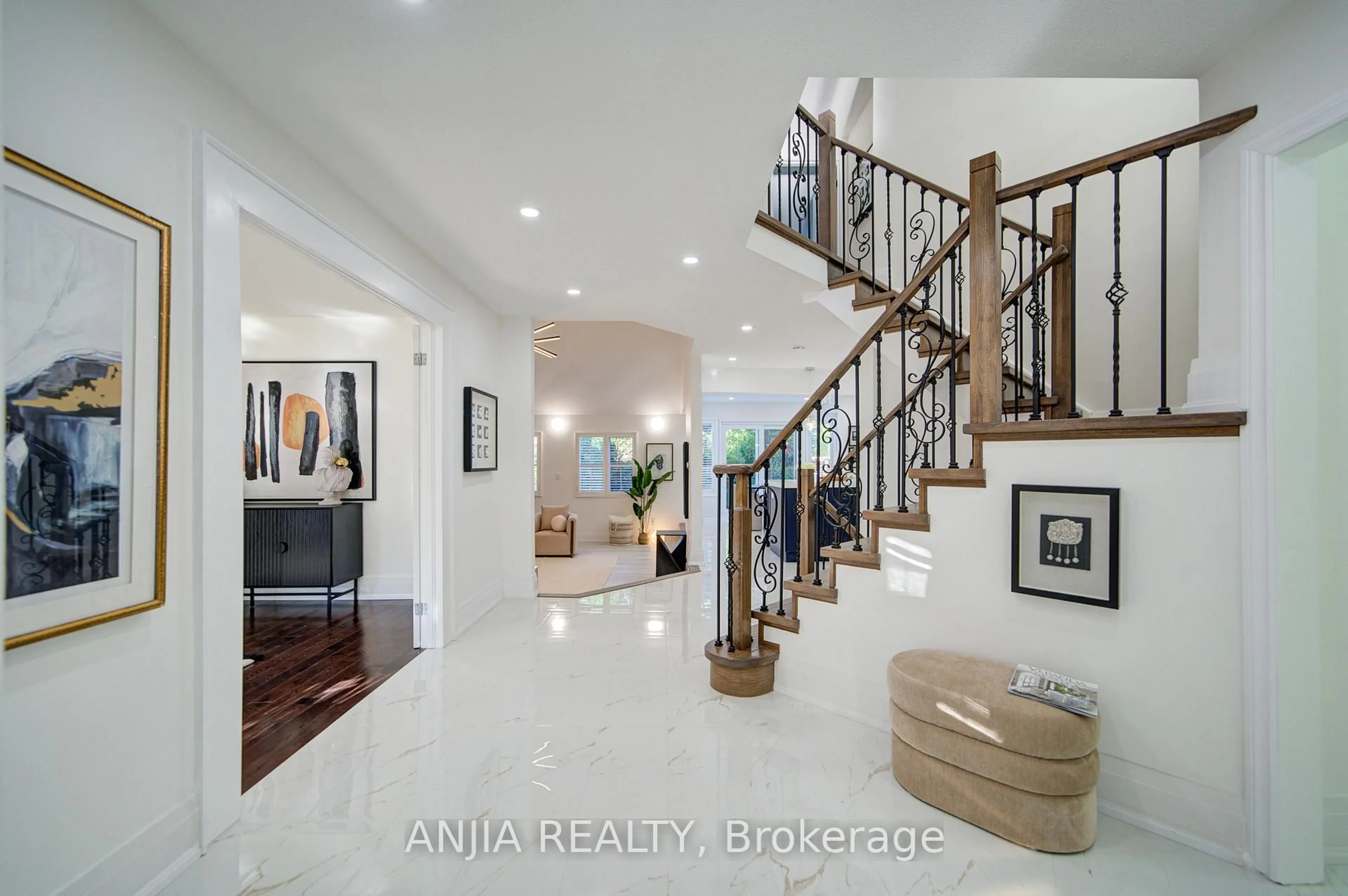 Indoor entryway for 78 Corby Rd, Markham Ontario L3R 8L1