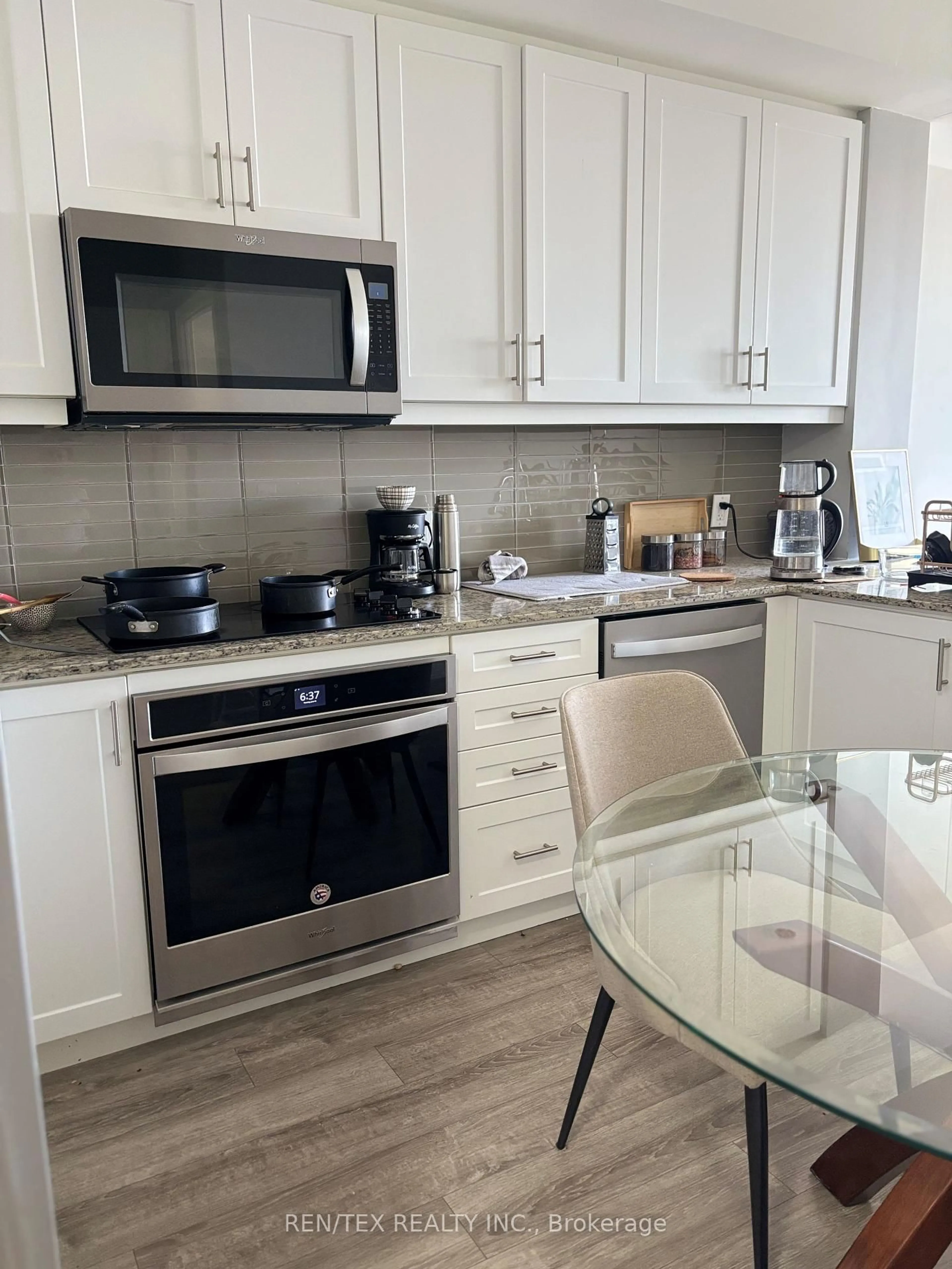 Unknown for 9618 Yonge St #1003, Richmond Hill Ontario L4C 0X5