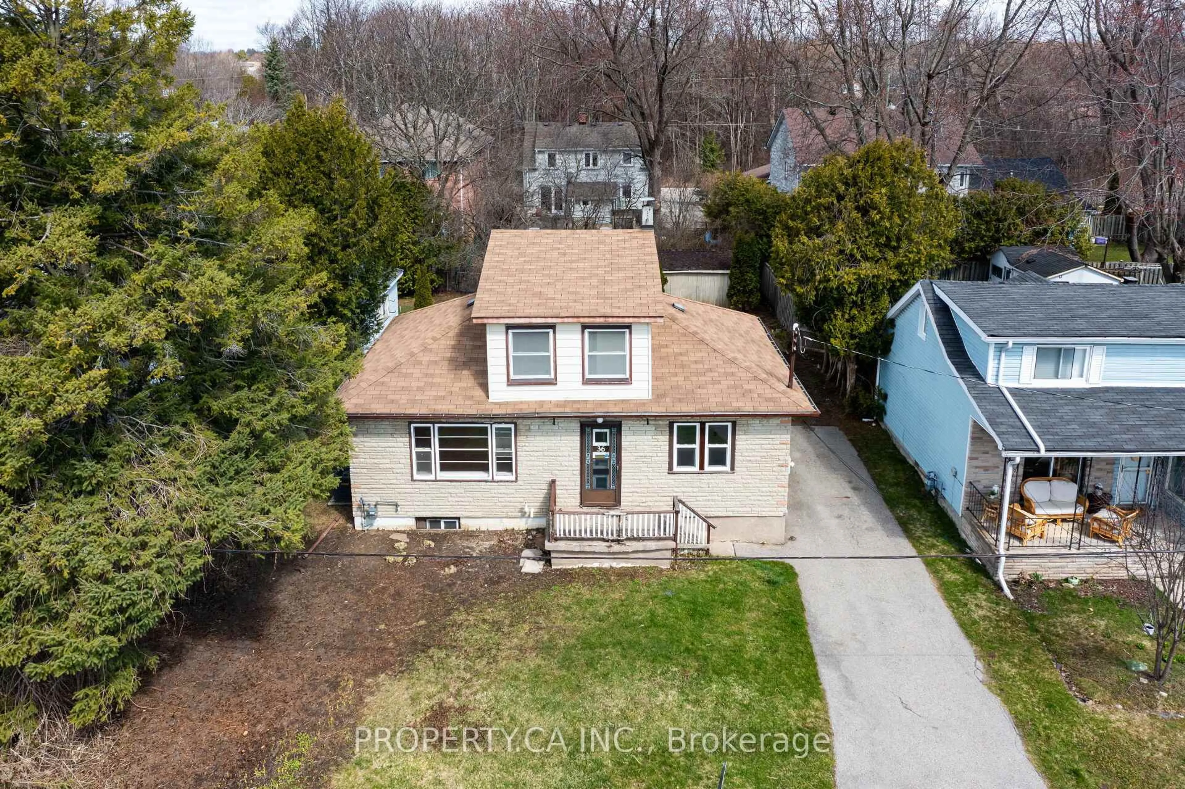 A pic from outside/outdoor area/front of a property/back of a property/a pic from drone, street for 36 Sylvan Cres, Richmond Hill Ontario L4E 3A1
