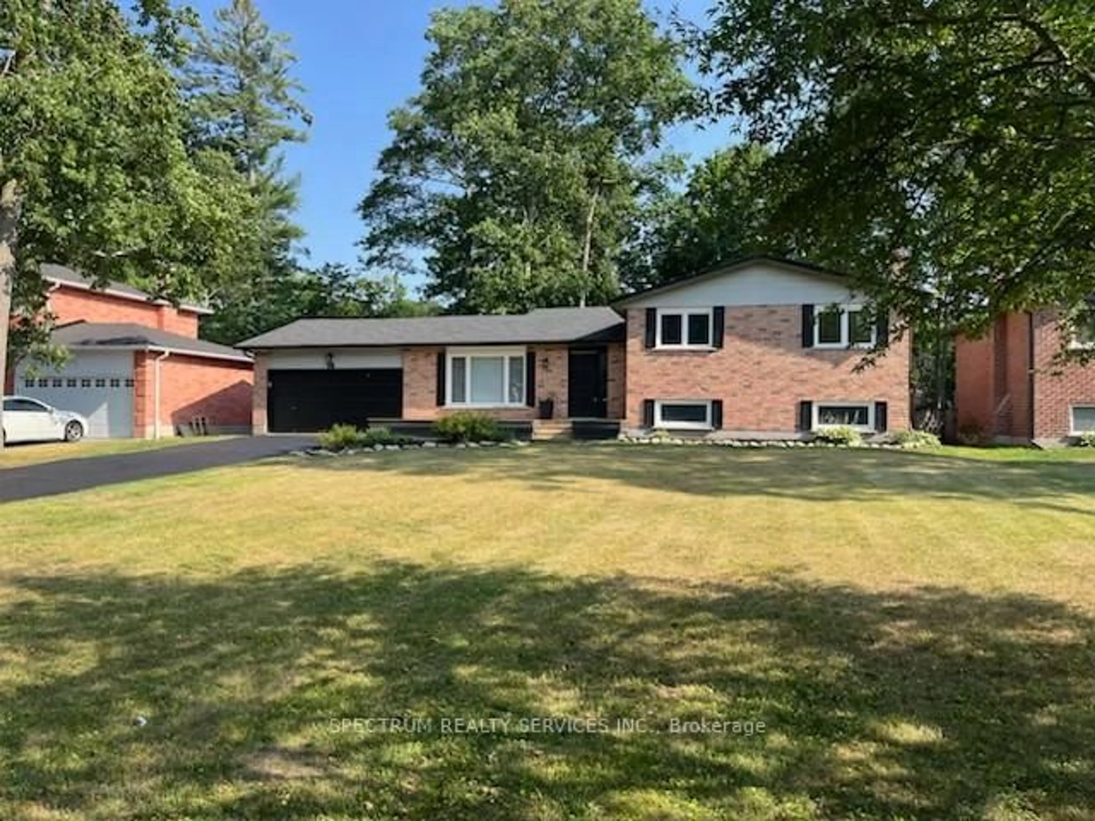Home with brick exterior material, street for 52 French Cres, East Gwillimbury Ontario L9N 1J9
