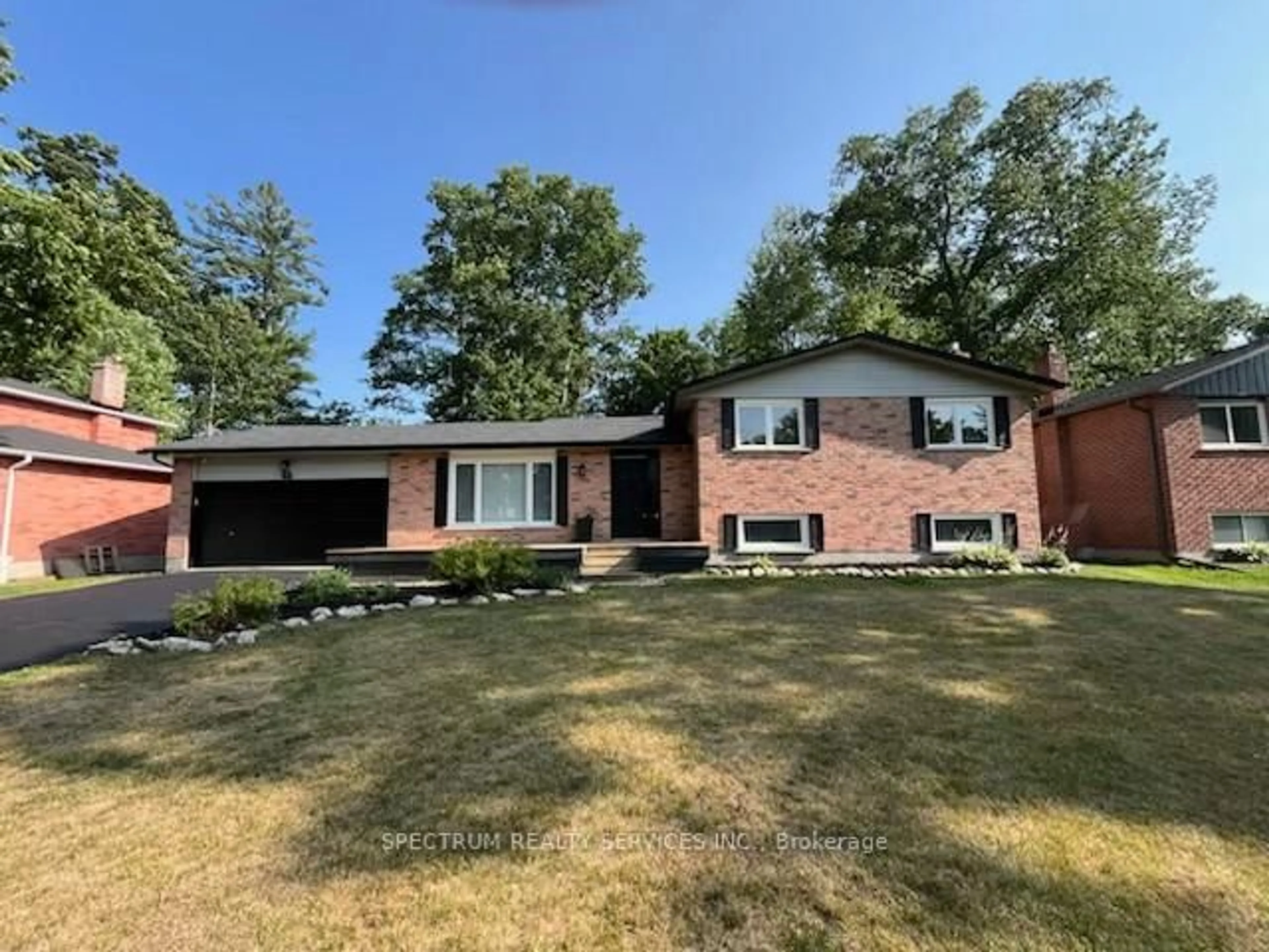Home with brick exterior material, street for 52 French Cres, East Gwillimbury Ontario L9N 1J9