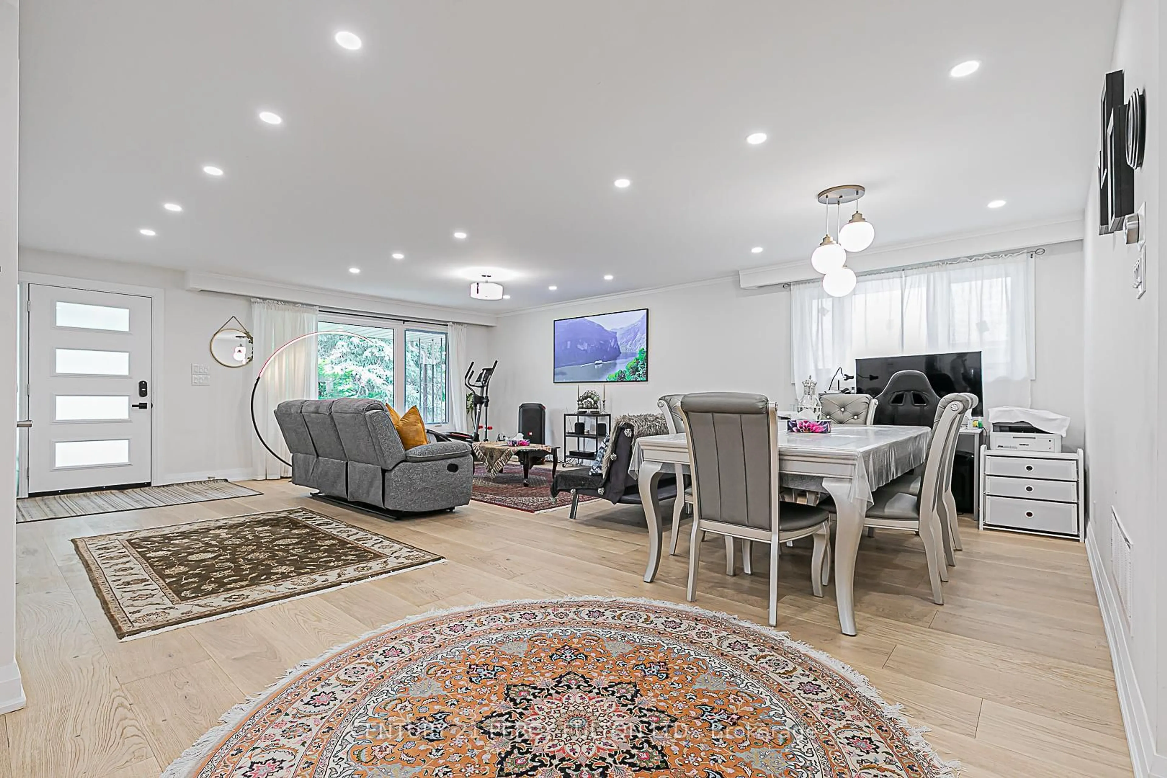 Living room with furniture, unknown for 168 Ruggles Ave, Richmond Hill Ontario L4C 1Y4