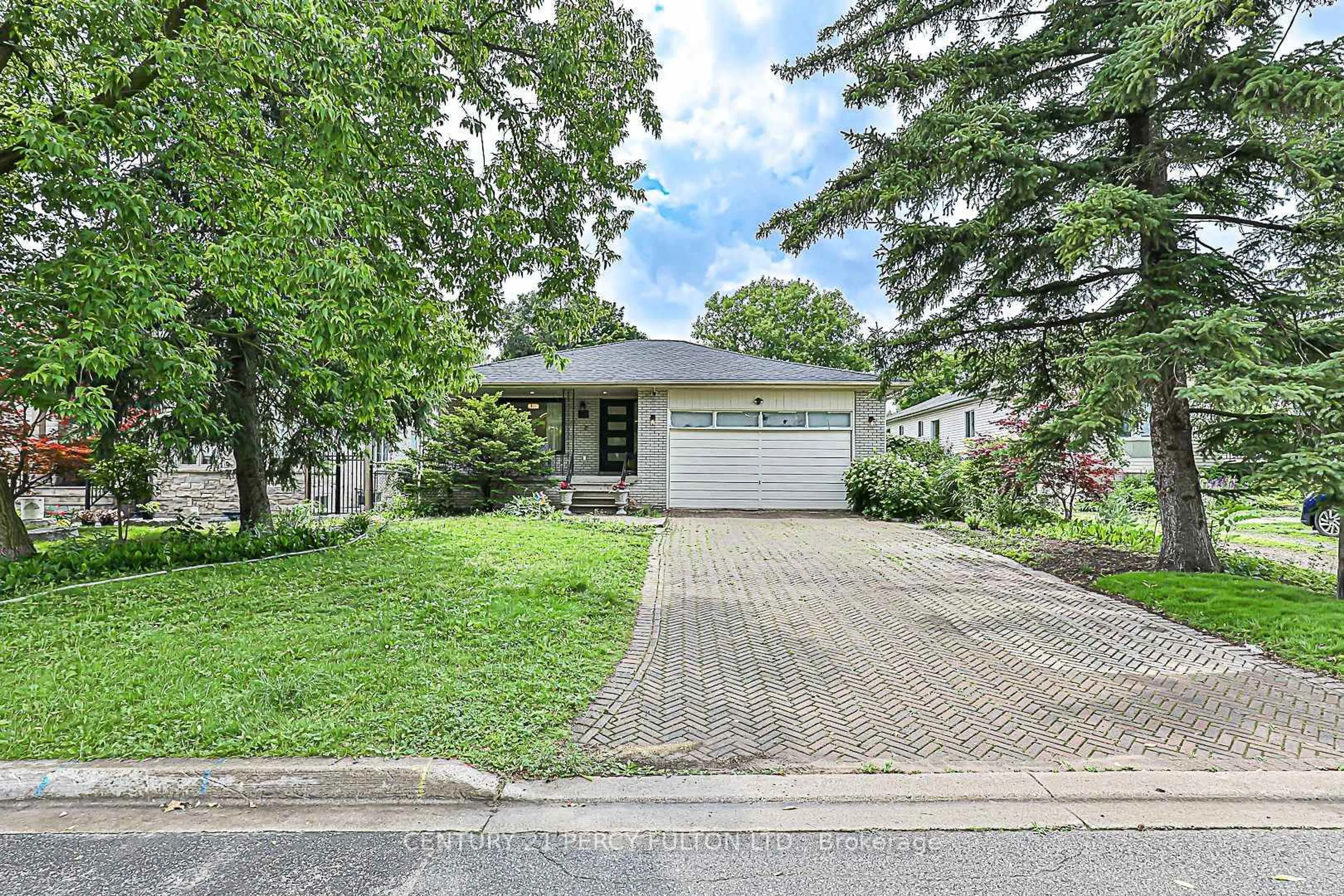 Unknown for 168 Ruggles Ave, Richmond Hill Ontario L4C 1Y4
