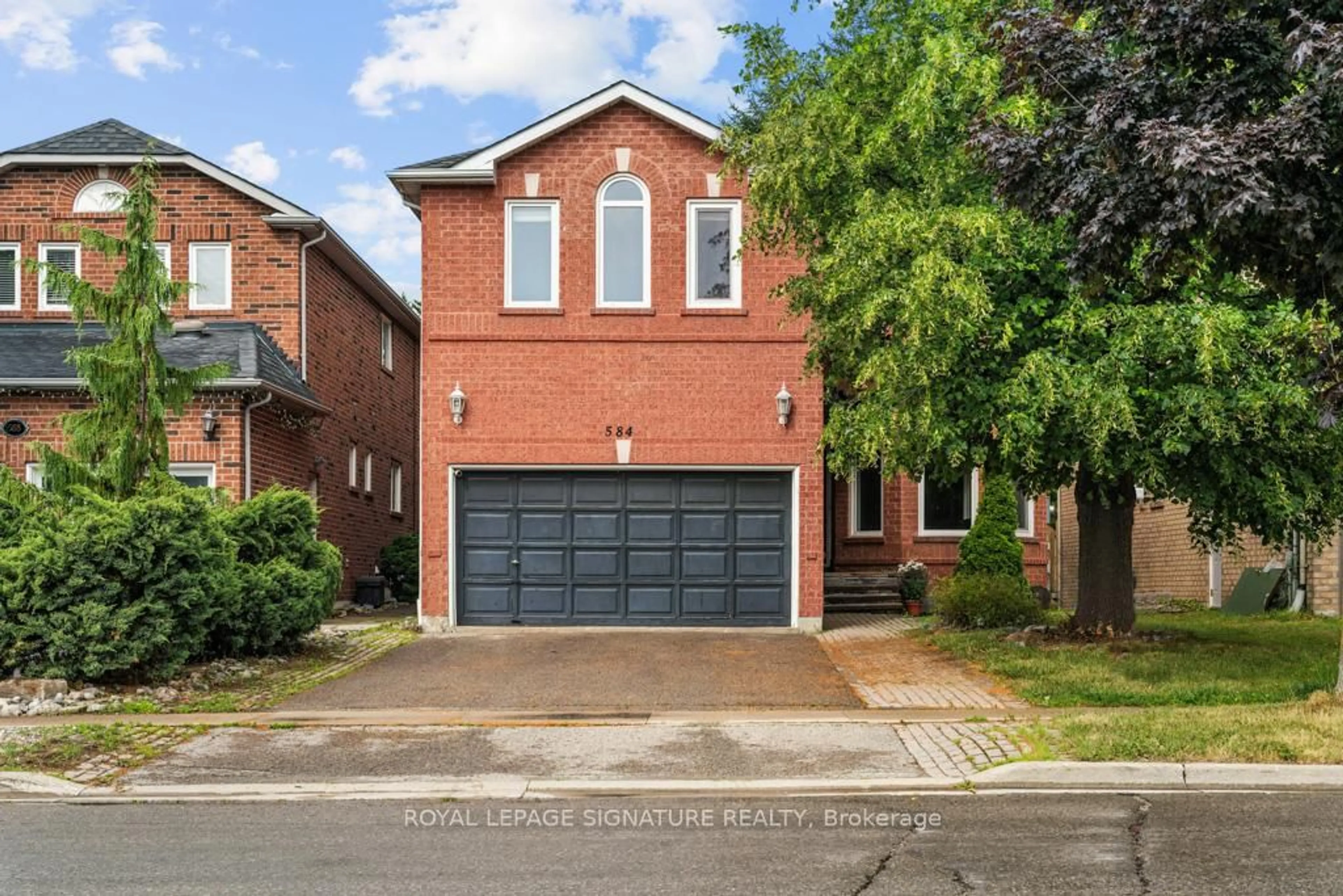 Home with brick exterior material, street for 584 Doubletree Lane, Newmarket Ontario L3X 2K6