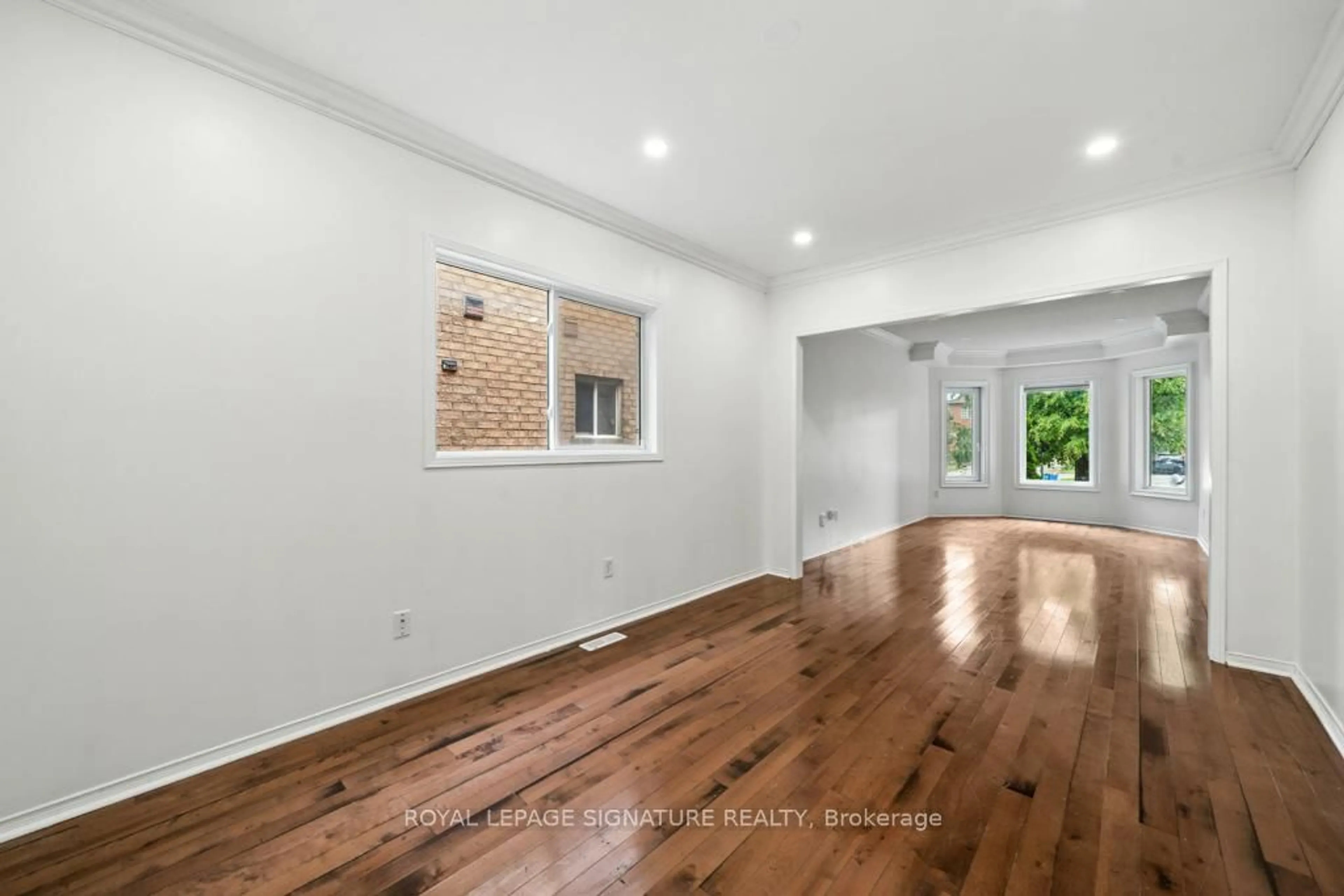 A pic of a room for 584 Doubletree Lane, Newmarket Ontario L3X 2K6