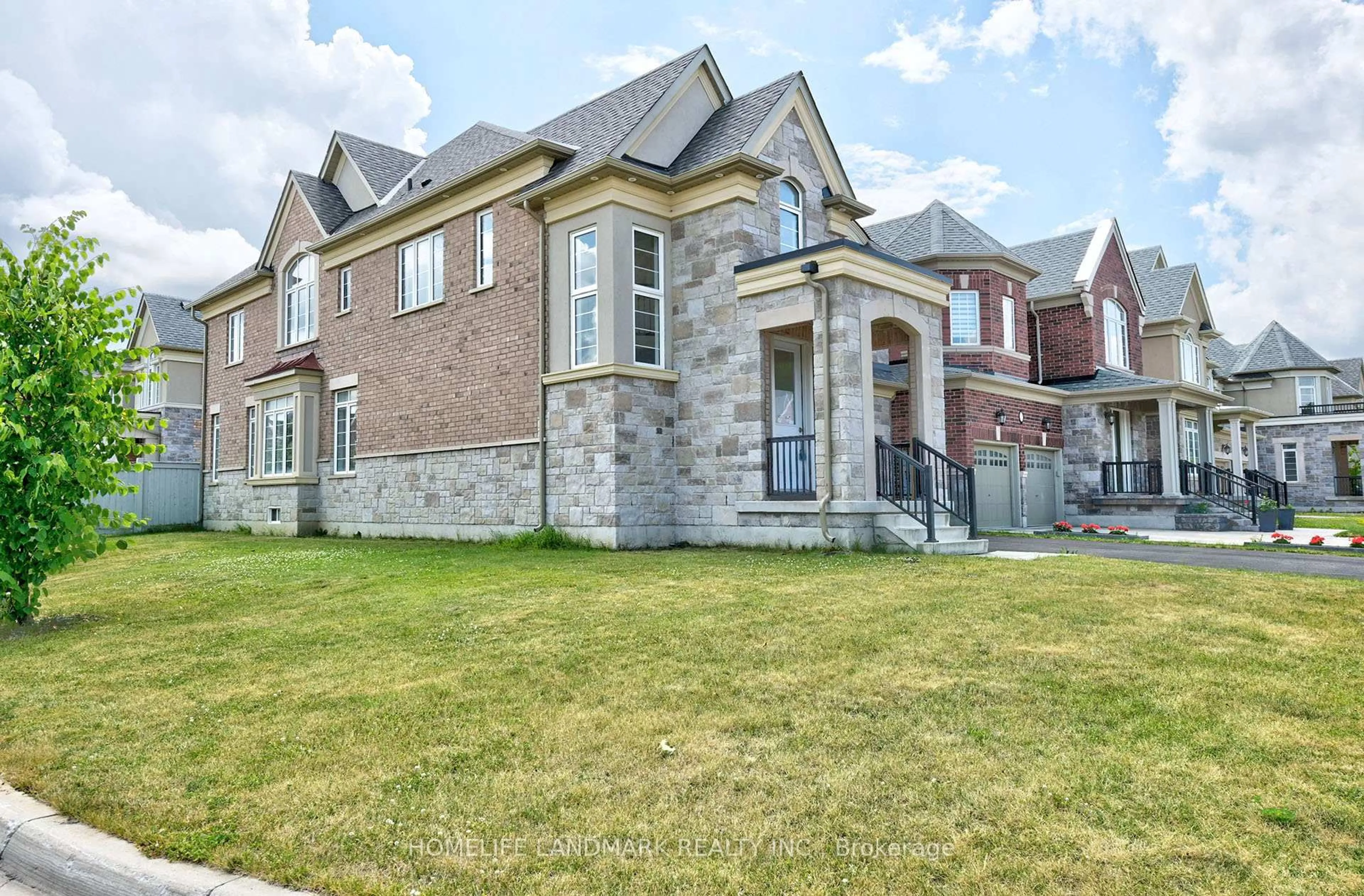 Home with brick exterior material, street for 99 Beckett Ave, East Gwillimbury Ontario L9N 0S6