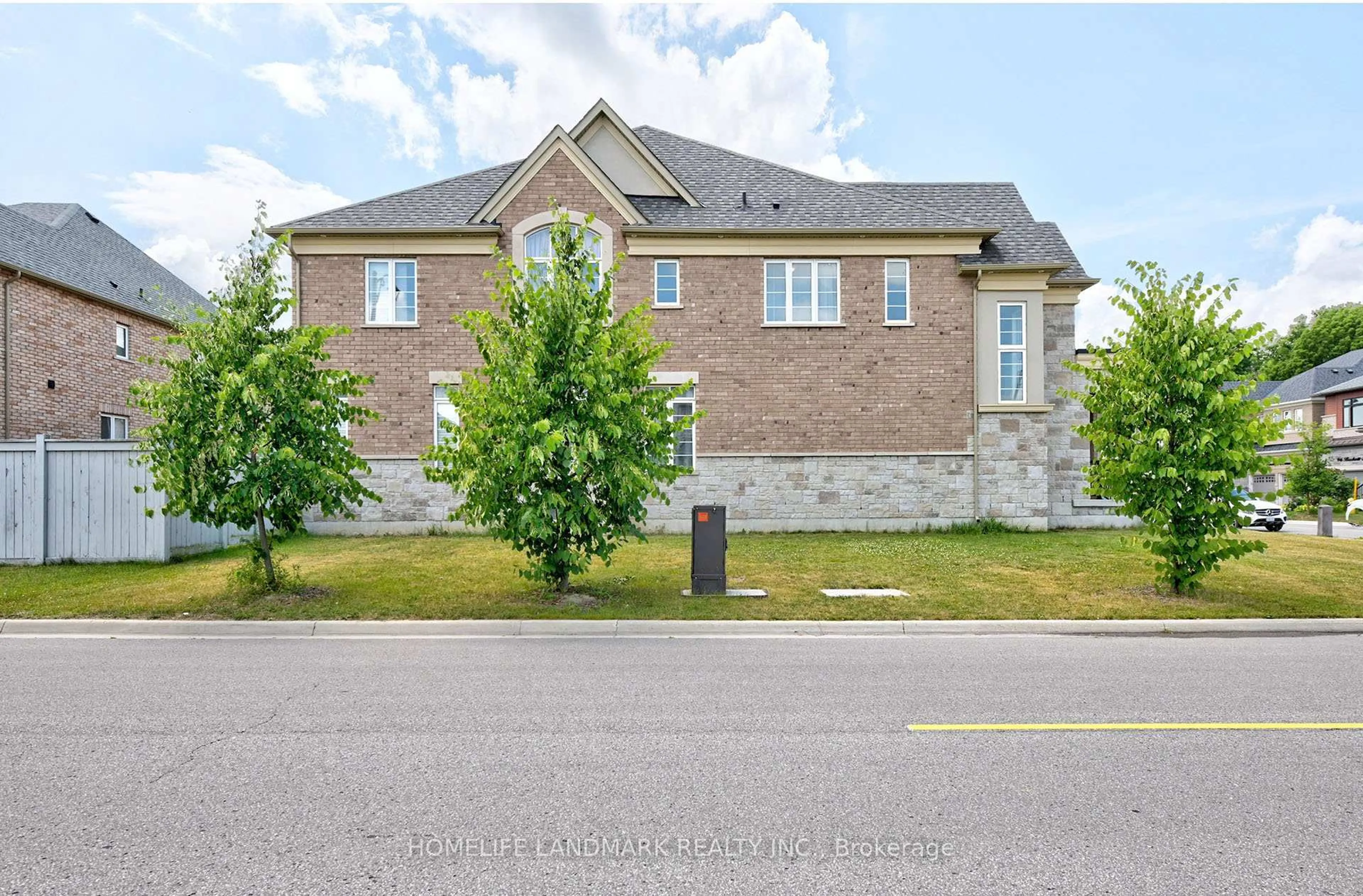 Home with brick exterior material, building for 99 Beckett Ave, East Gwillimbury Ontario L9N 0S6