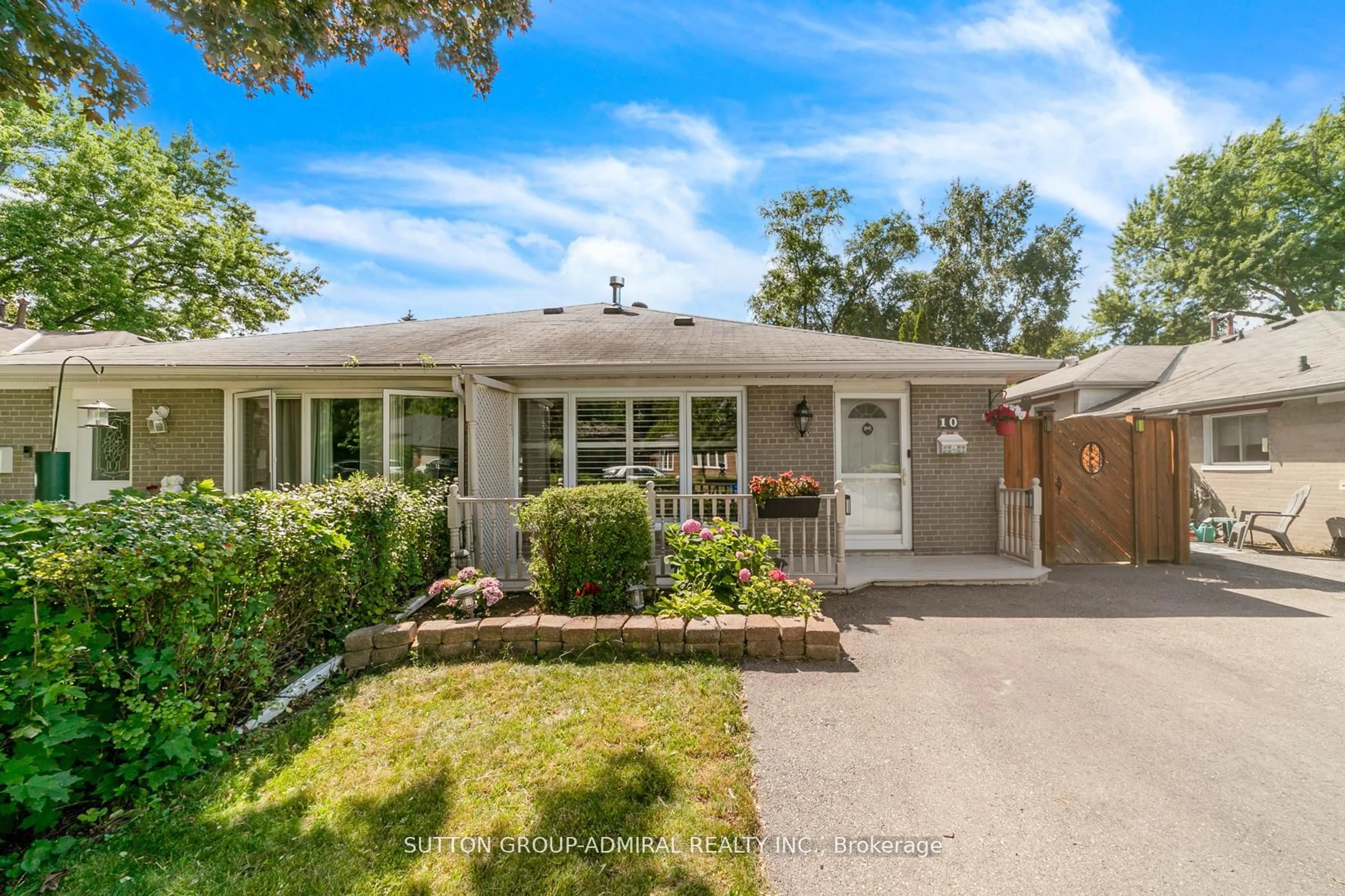 Unknown for 10 Kitimat Cres, Aurora Ontario L4G 3C3