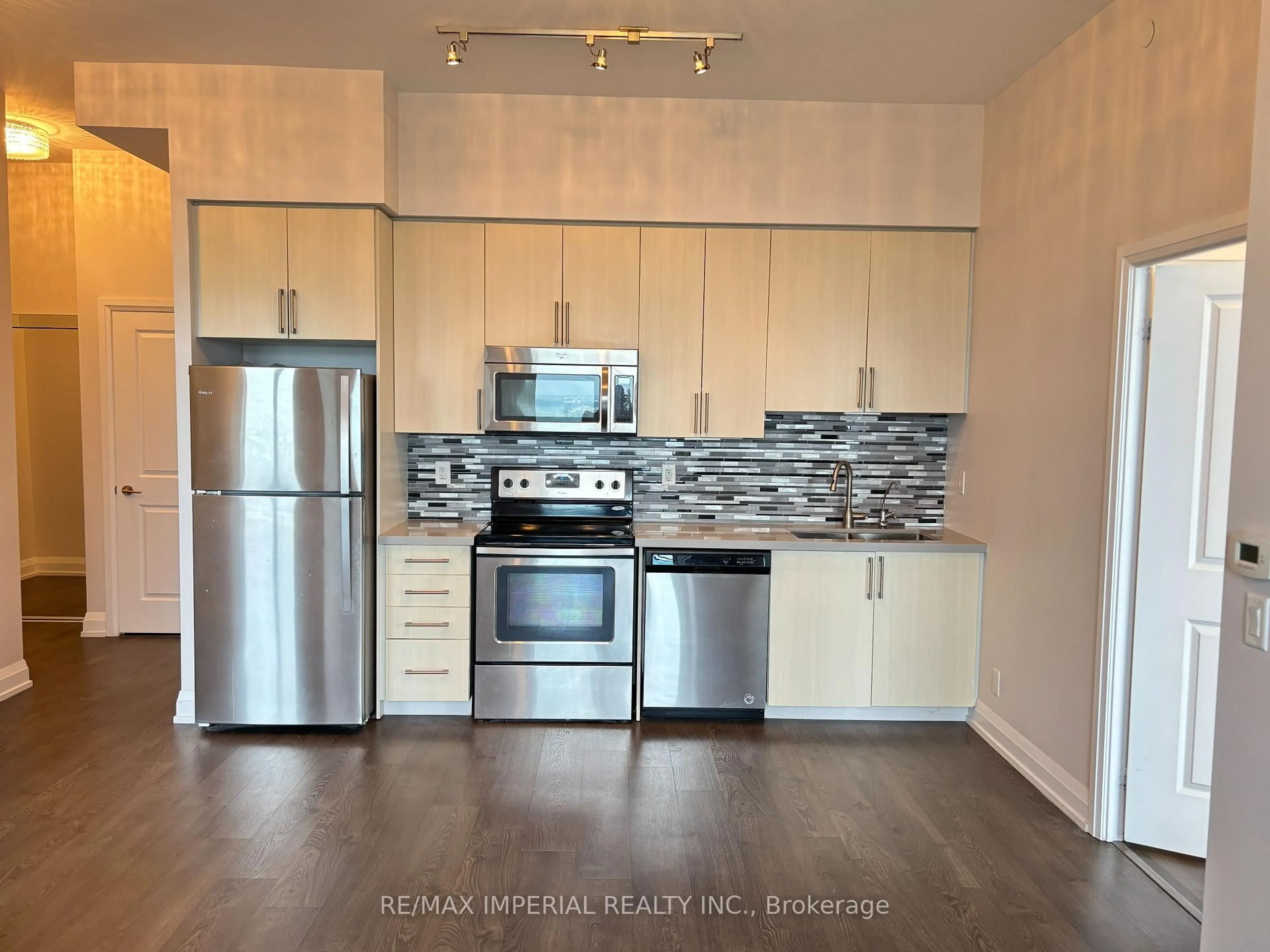 Standard kitchen, unknown for 7890 Bathurst St #2301, Vaughan Ontario L4J 0J9