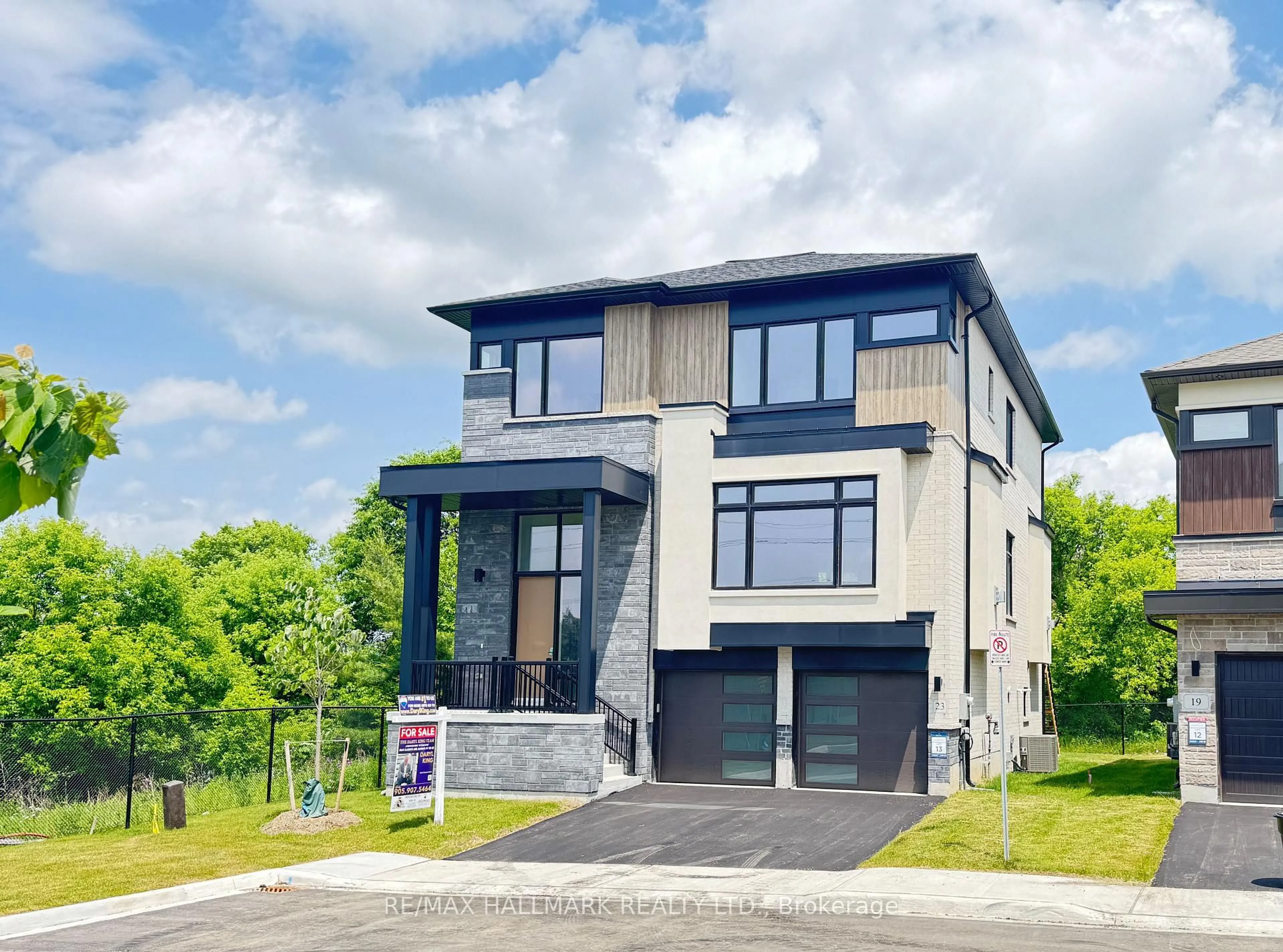 Home with brick exterior material, street for 23 Kingwood Lane, Aurora Ontario L4G 6W4