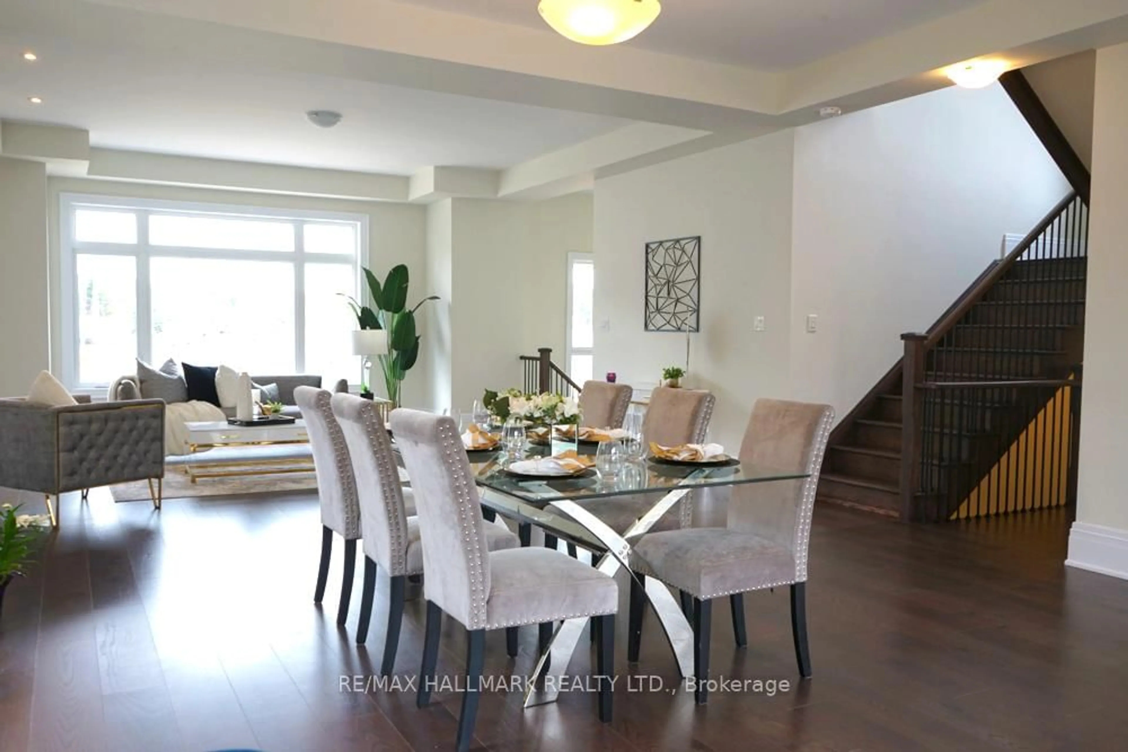 Dining room, wood/laminate floor for 23 Kingwood Lane, Aurora Ontario L4G 6W4