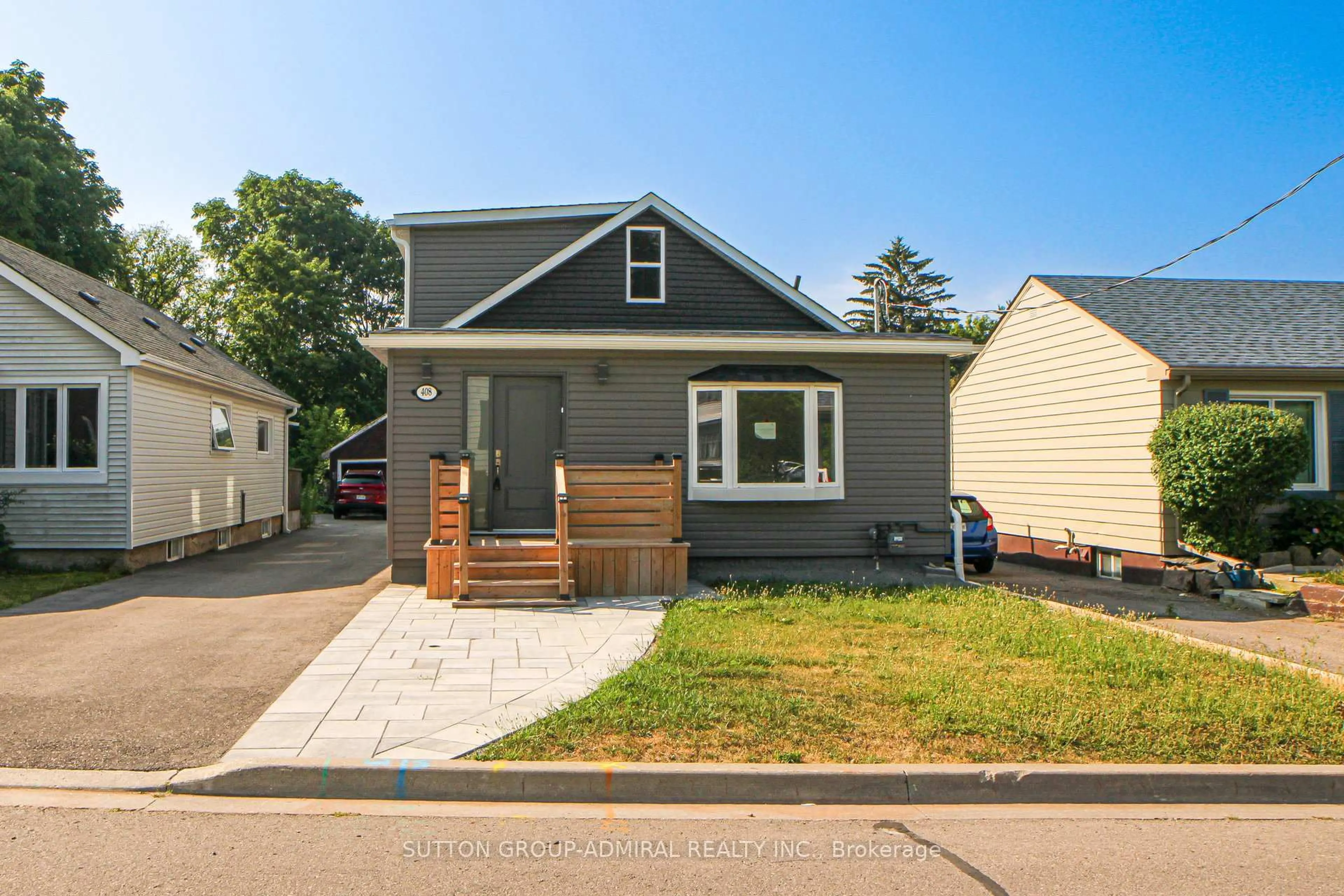 Home with vinyl exterior material, street for 408 Andrew St, Newmarket Ontario L3Y 1H4