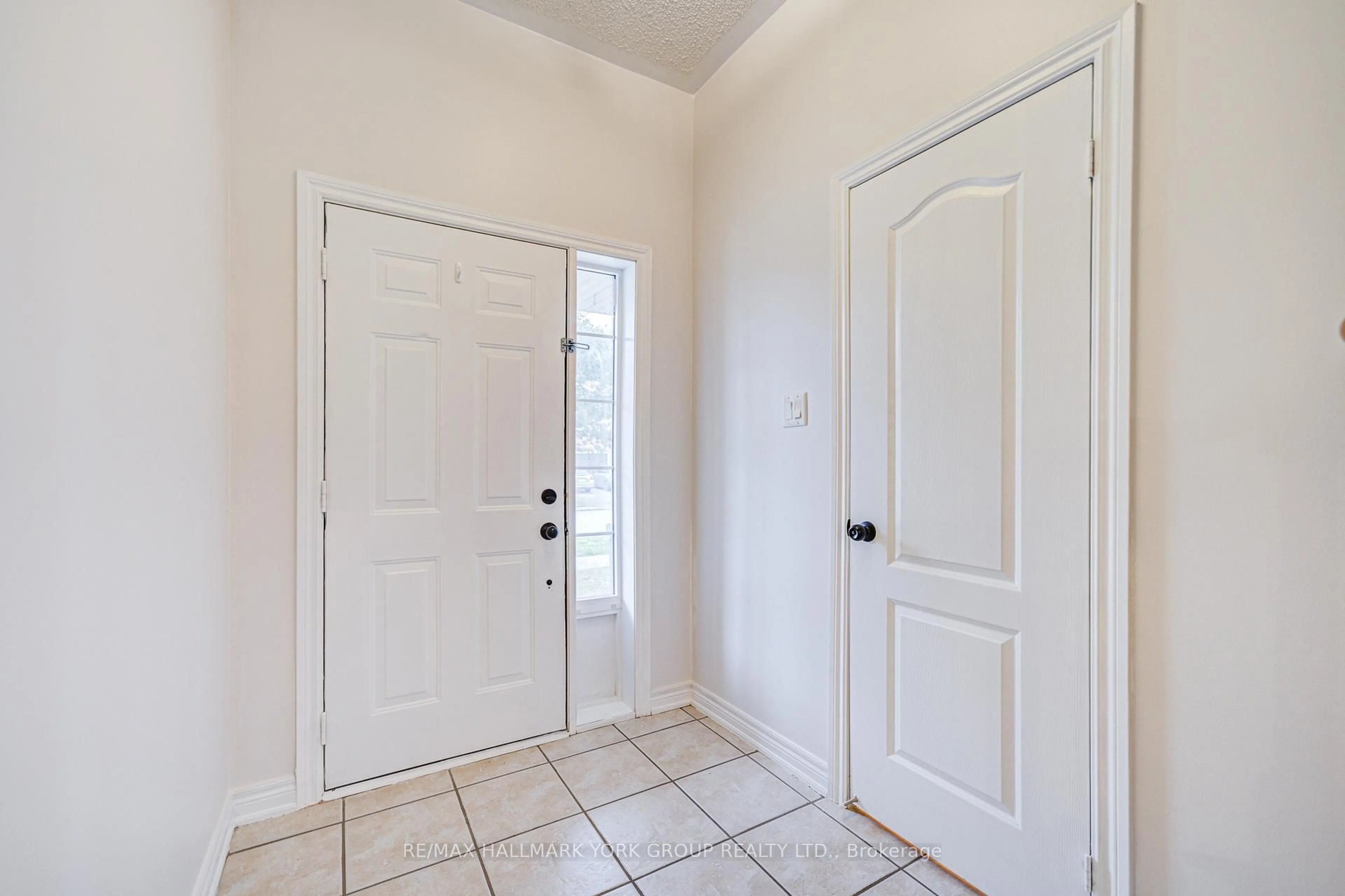 Indoor entryway for 55 Linda Margaret Cres, Richmond Hill Ontario L4S 2B7