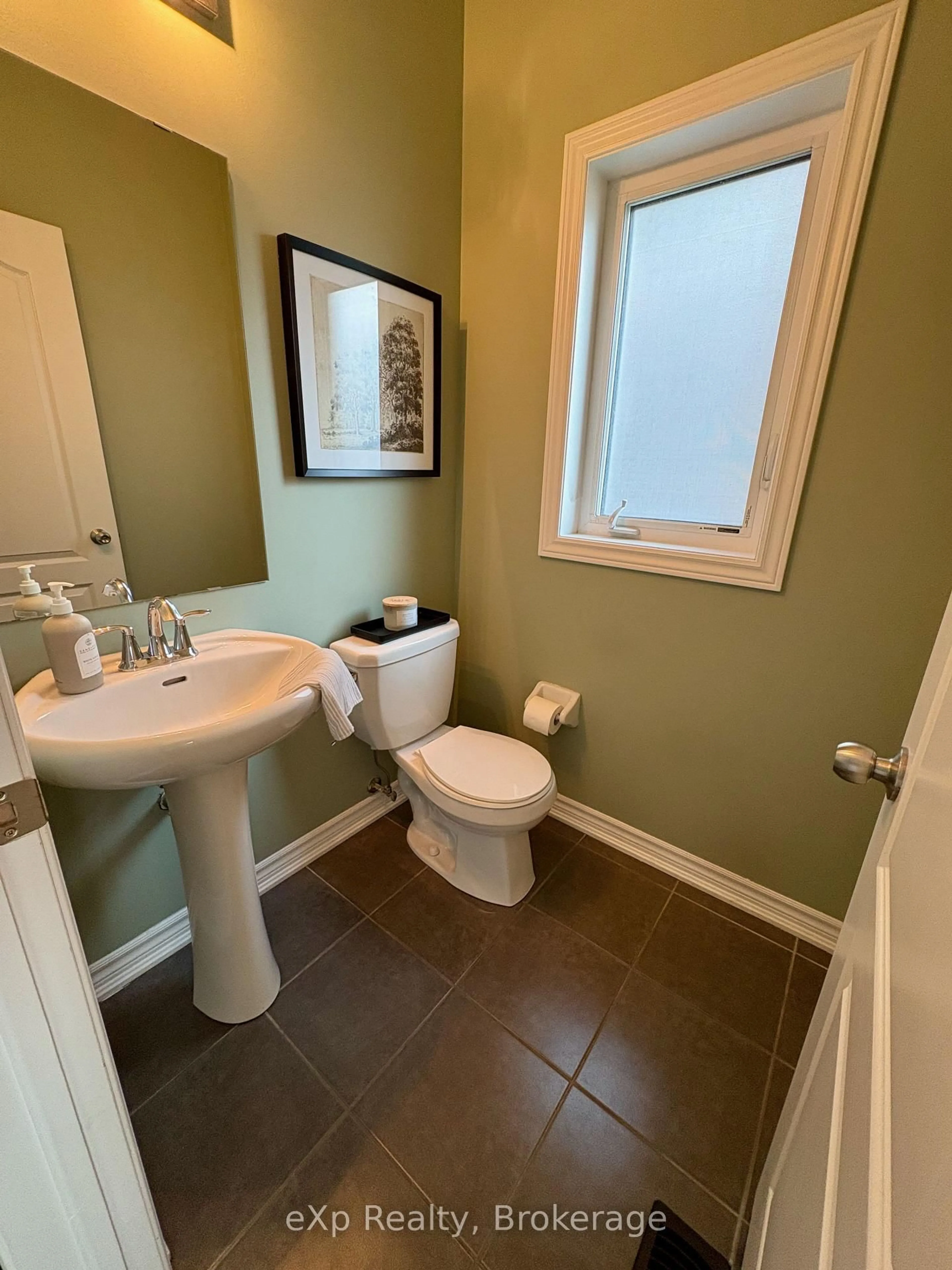Standard bathroom, ceramic/tile floor for 63 Decarolis Cres, Essa Ontario L0M 1B4
