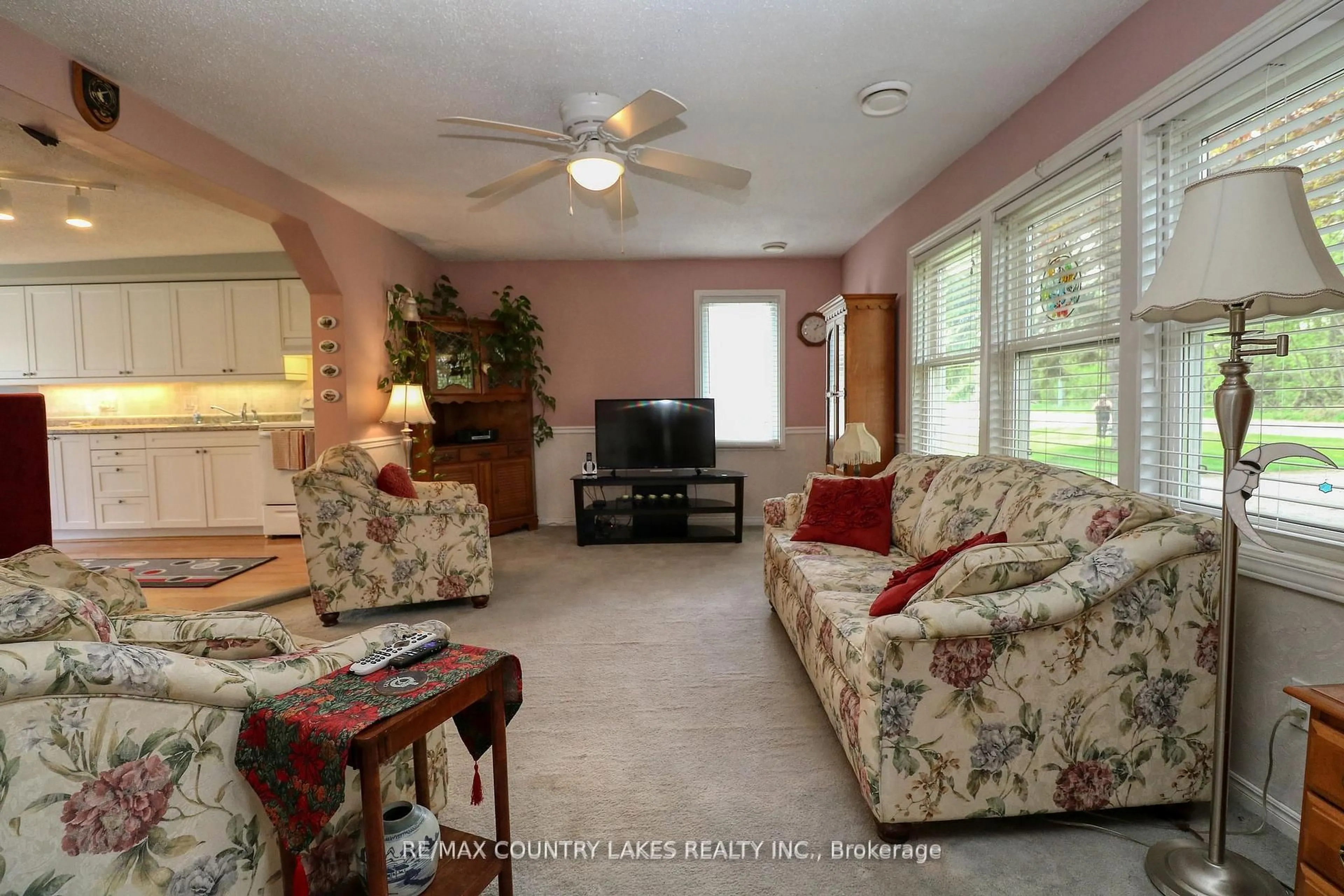 Living room with furniture, ceramic/tile floor for 87 Grew Blvd, Georgina Ontario L0E 1L0