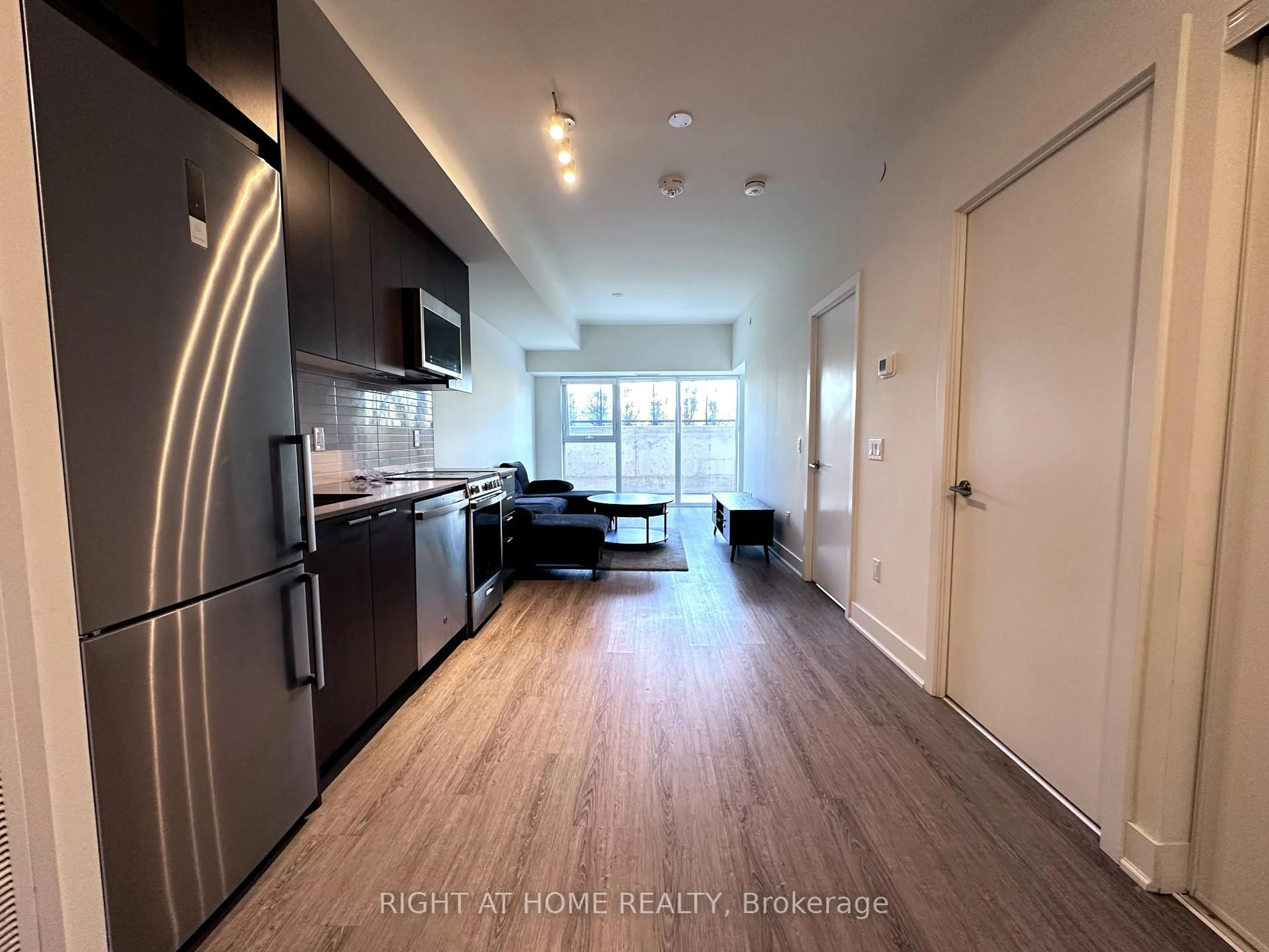 Open concept kitchen, unknown for 185 Deerfield Rd #015, Newmarket Ontario L3Y 0G7