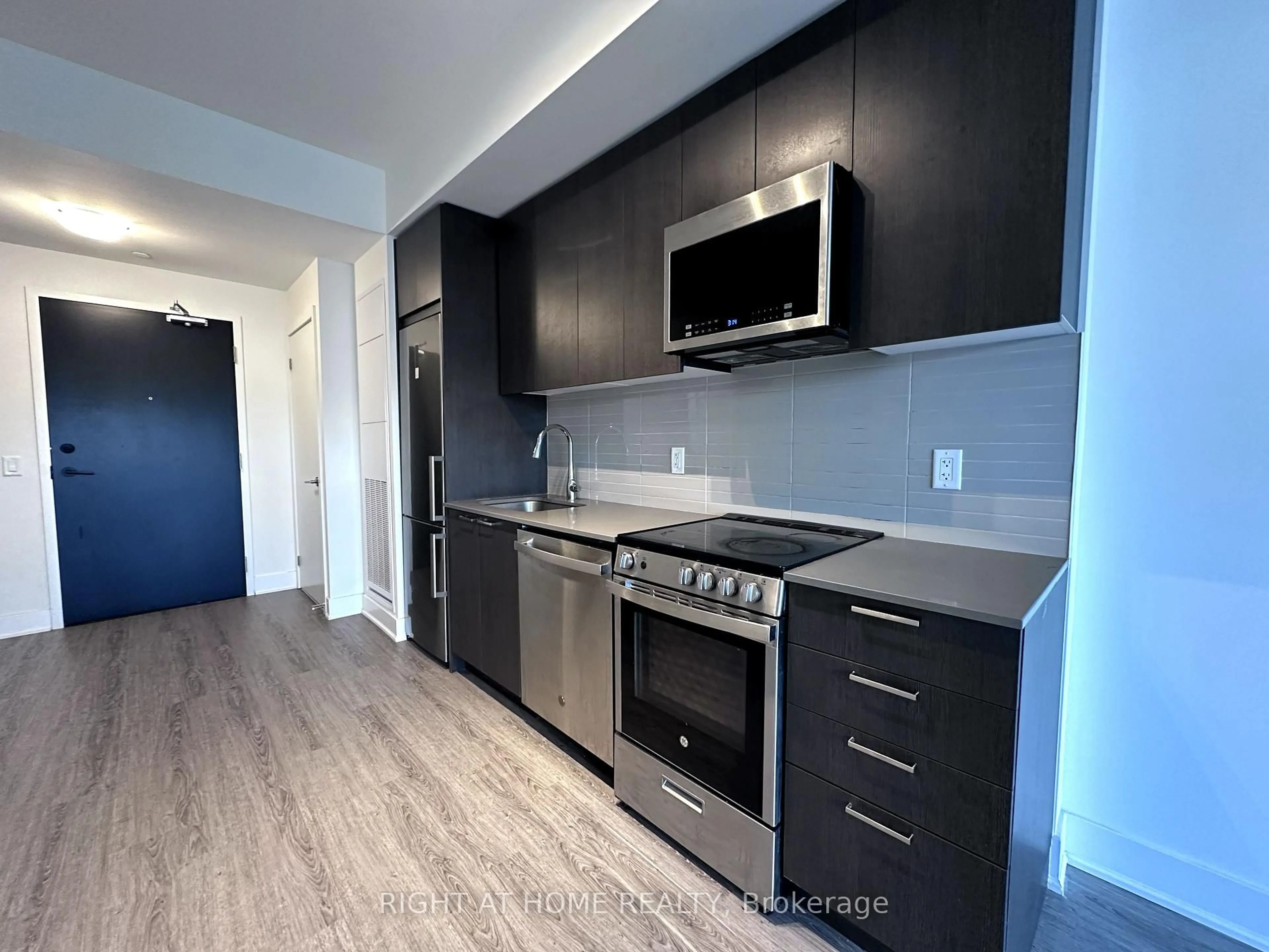 Unknown for 185 Deerfield Rd #015, Newmarket Ontario L3Y 0G7