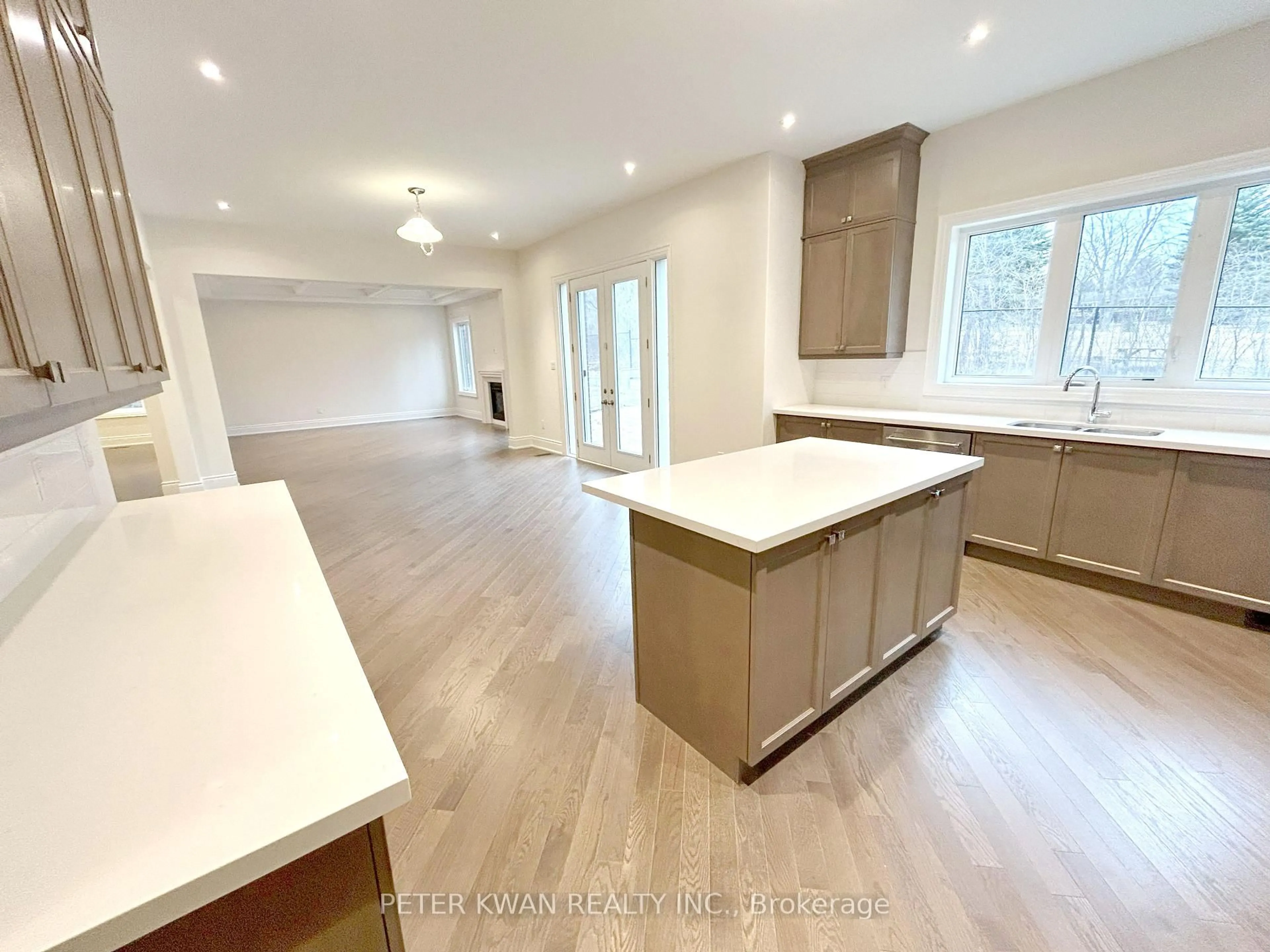Open concept kitchen, unknown for 78 Silk Twist Dr, East Gwillimbury Ontario L9N 0W4
