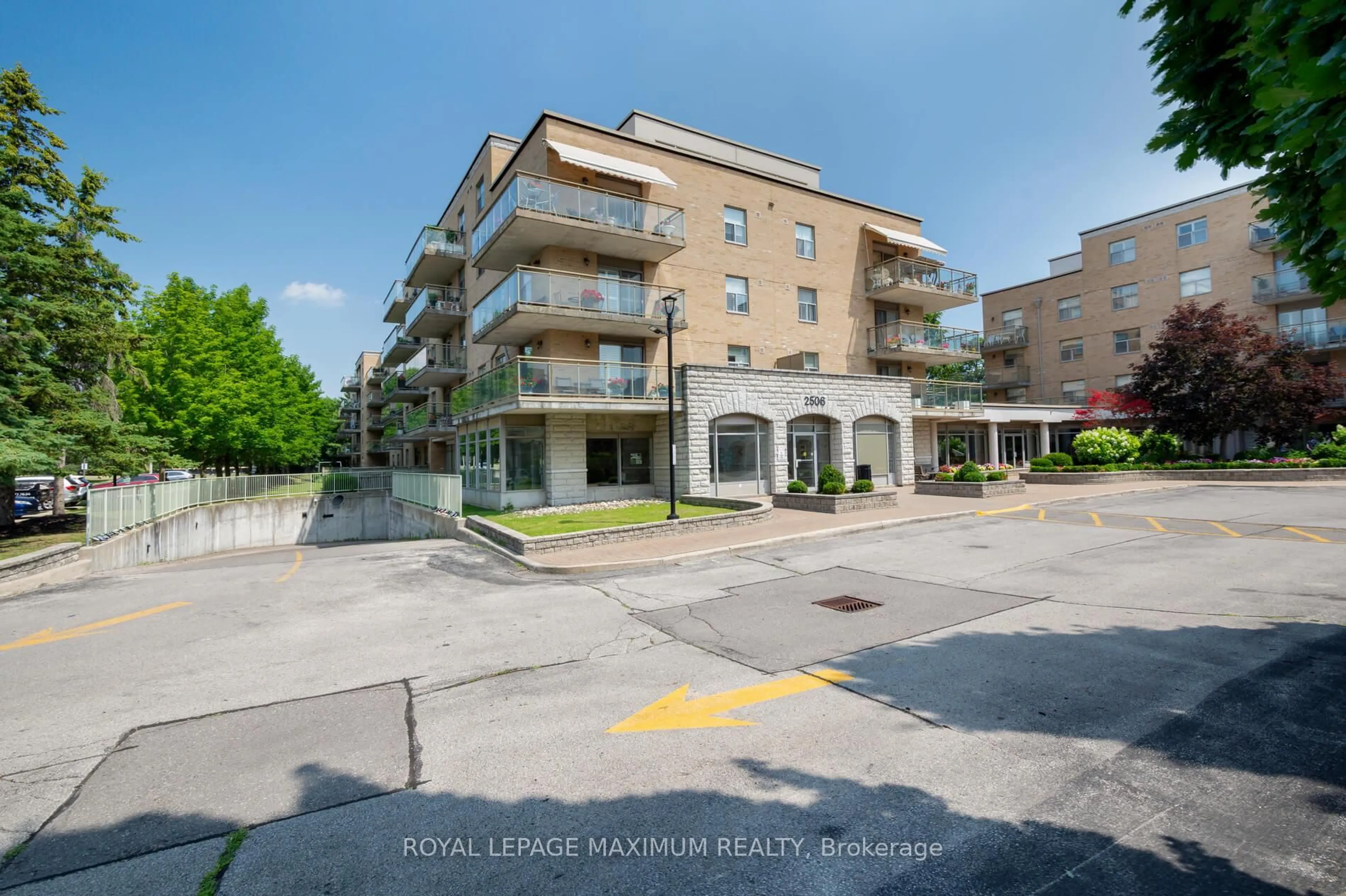 Patio, street for 2506 Rutherford Rd #408, Vaughan Ontario L4K 5N4