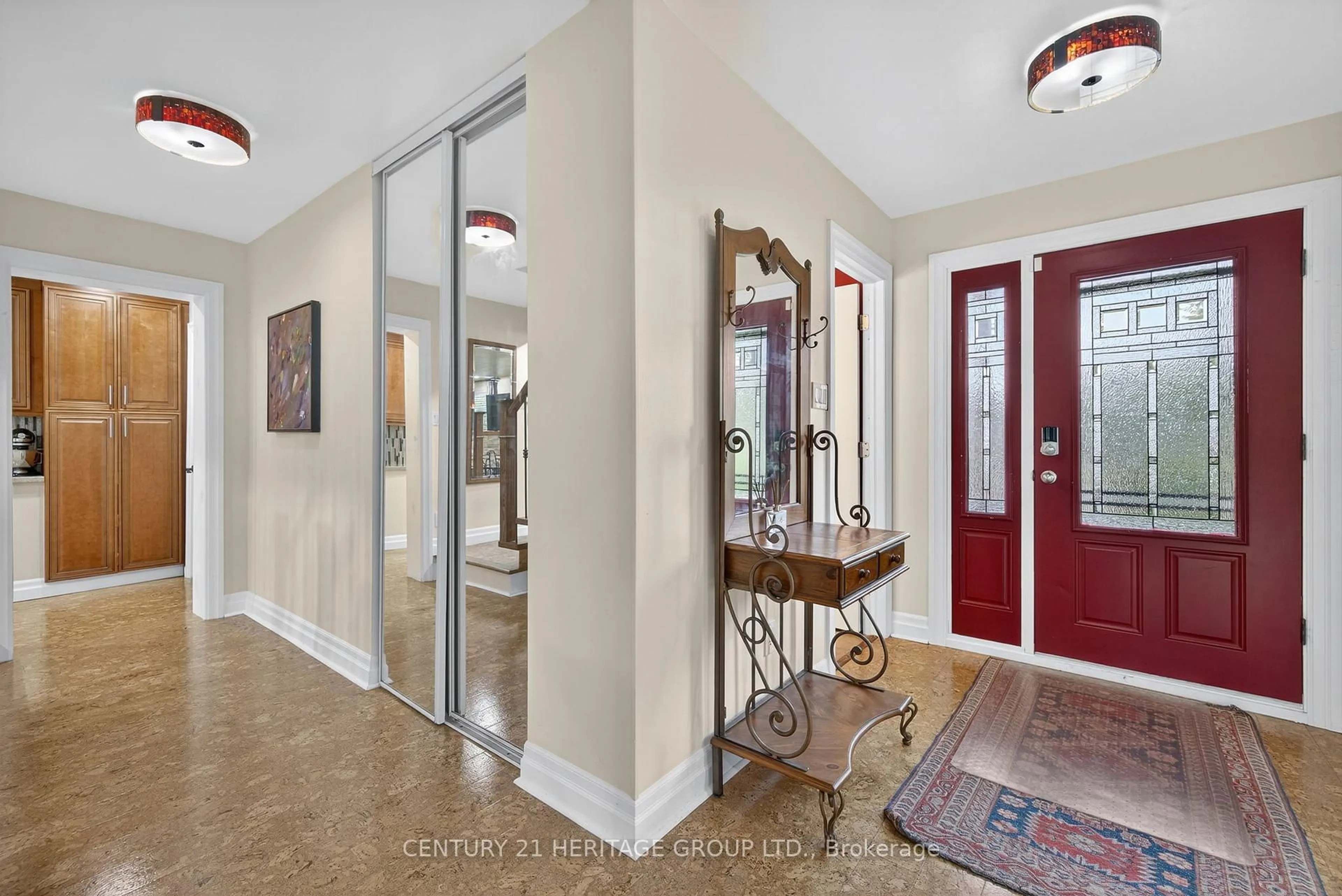 Indoor entryway for 33 London Rd, Newmarket Ontario L3Y 6A1