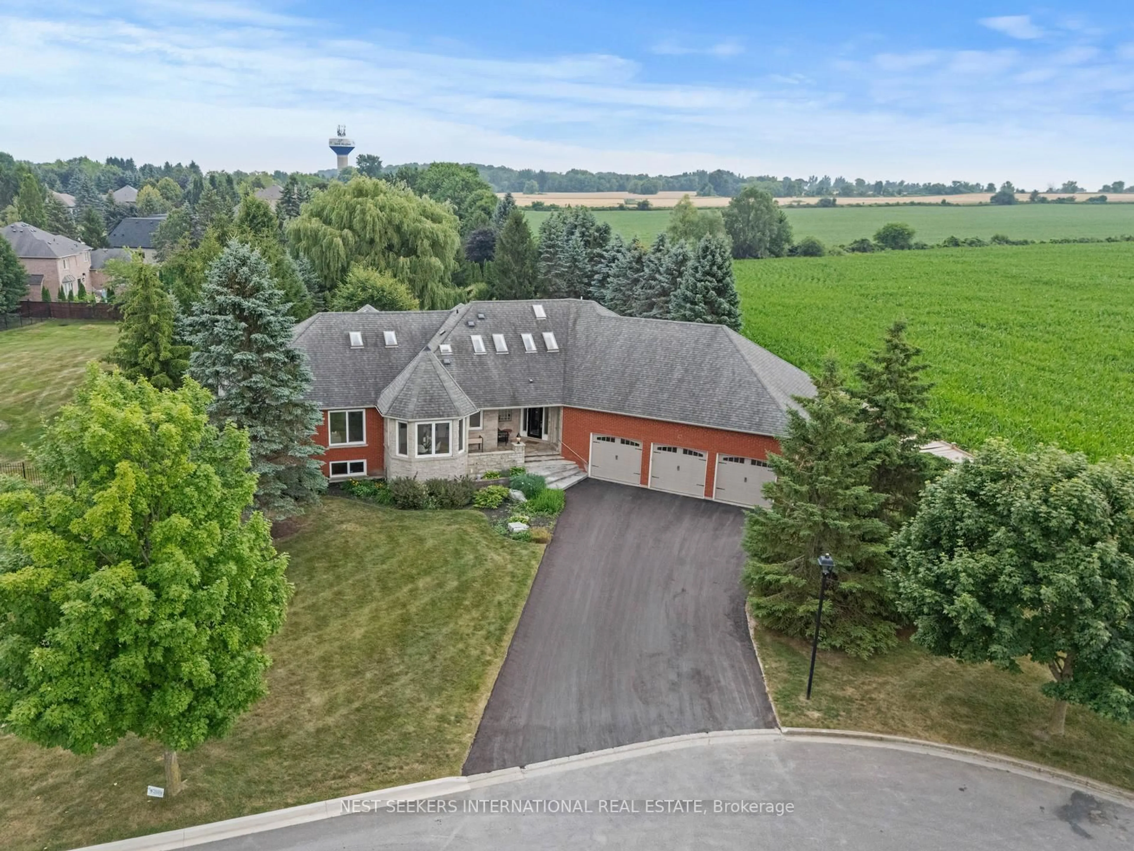 A pic from outside/outdoor area/front of a property/back of a property/a pic from drone, unknown for 42 Witherspoon Way, King Ontario L0G 1N0
