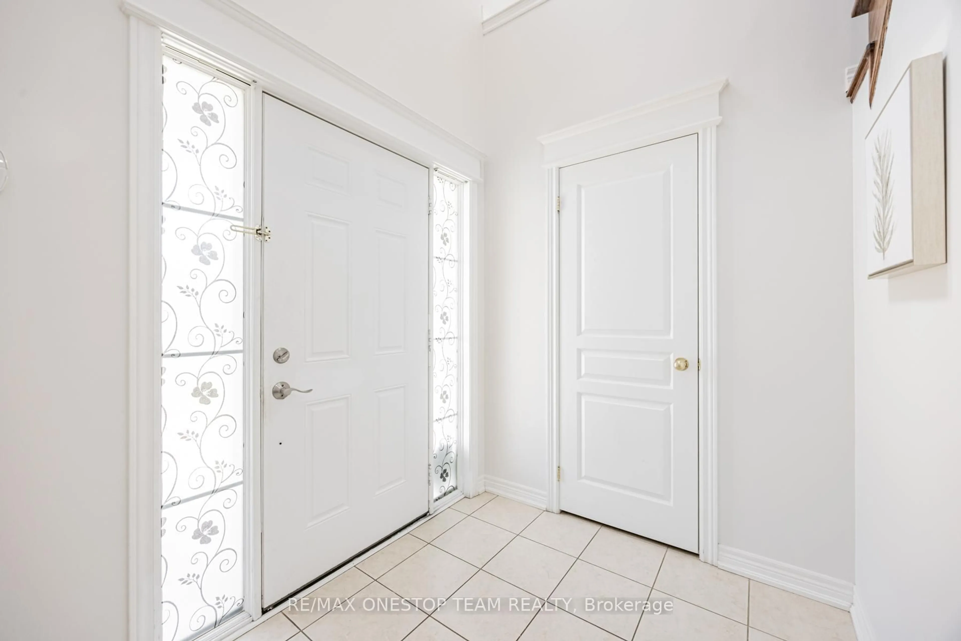 Indoor entryway for 97 Lindvest Cres, Vaughan Ontario L6A 4N2
