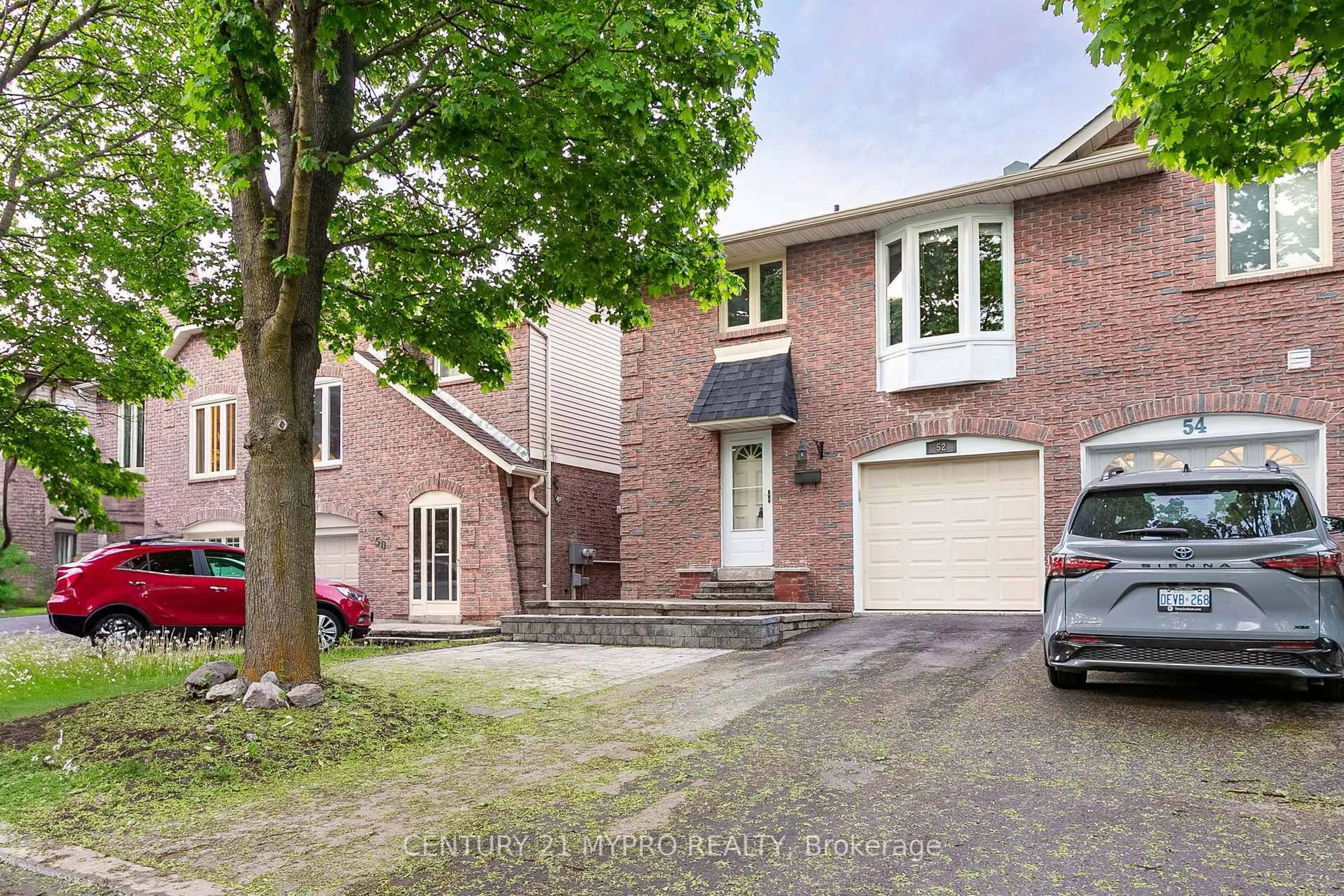 Home with brick exterior material, street for 52 Foxglove Crt, Markham Ontario L3R 3Y3