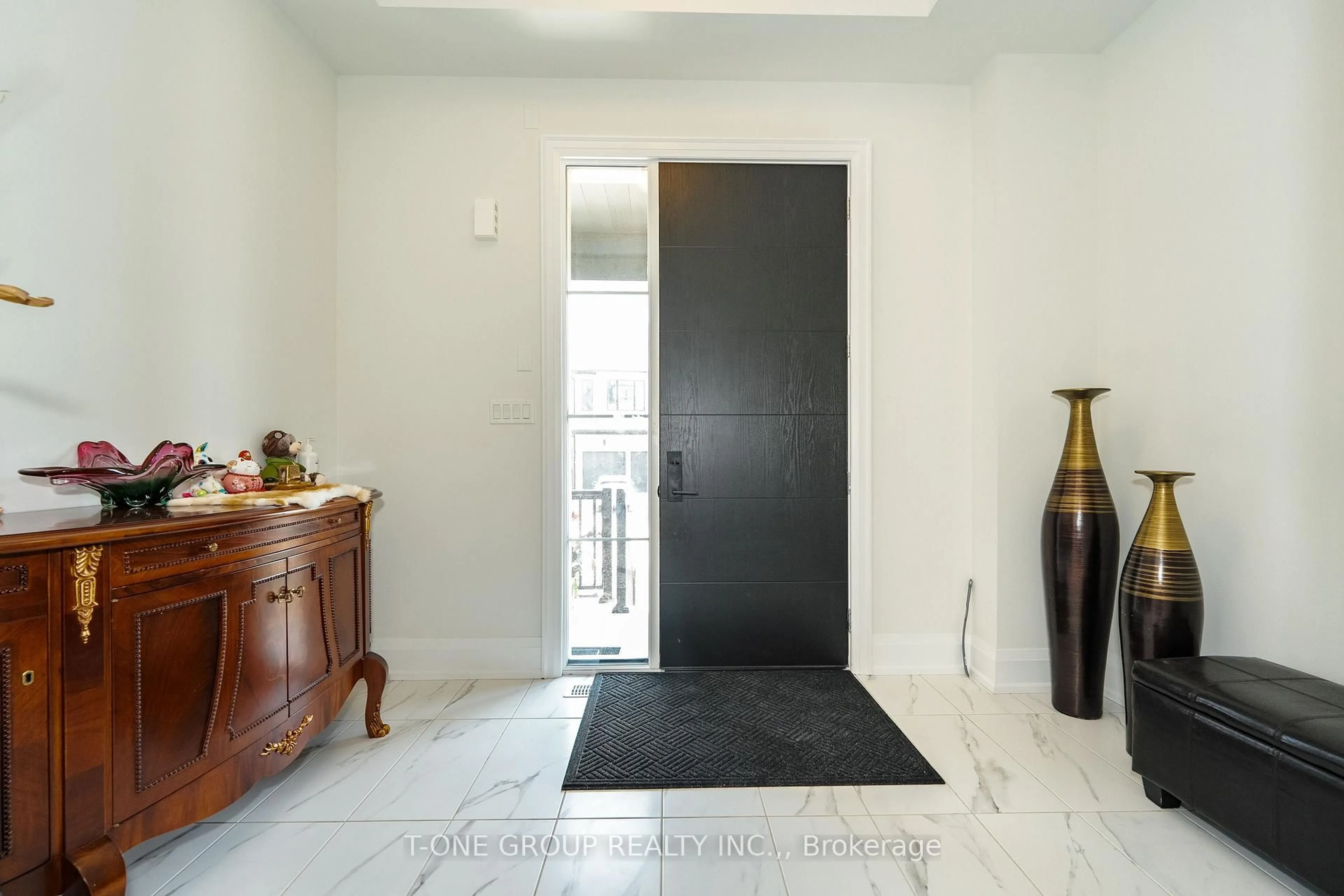Indoor entryway for 43 Balance Cres, Markham Ontario L6C 3R4