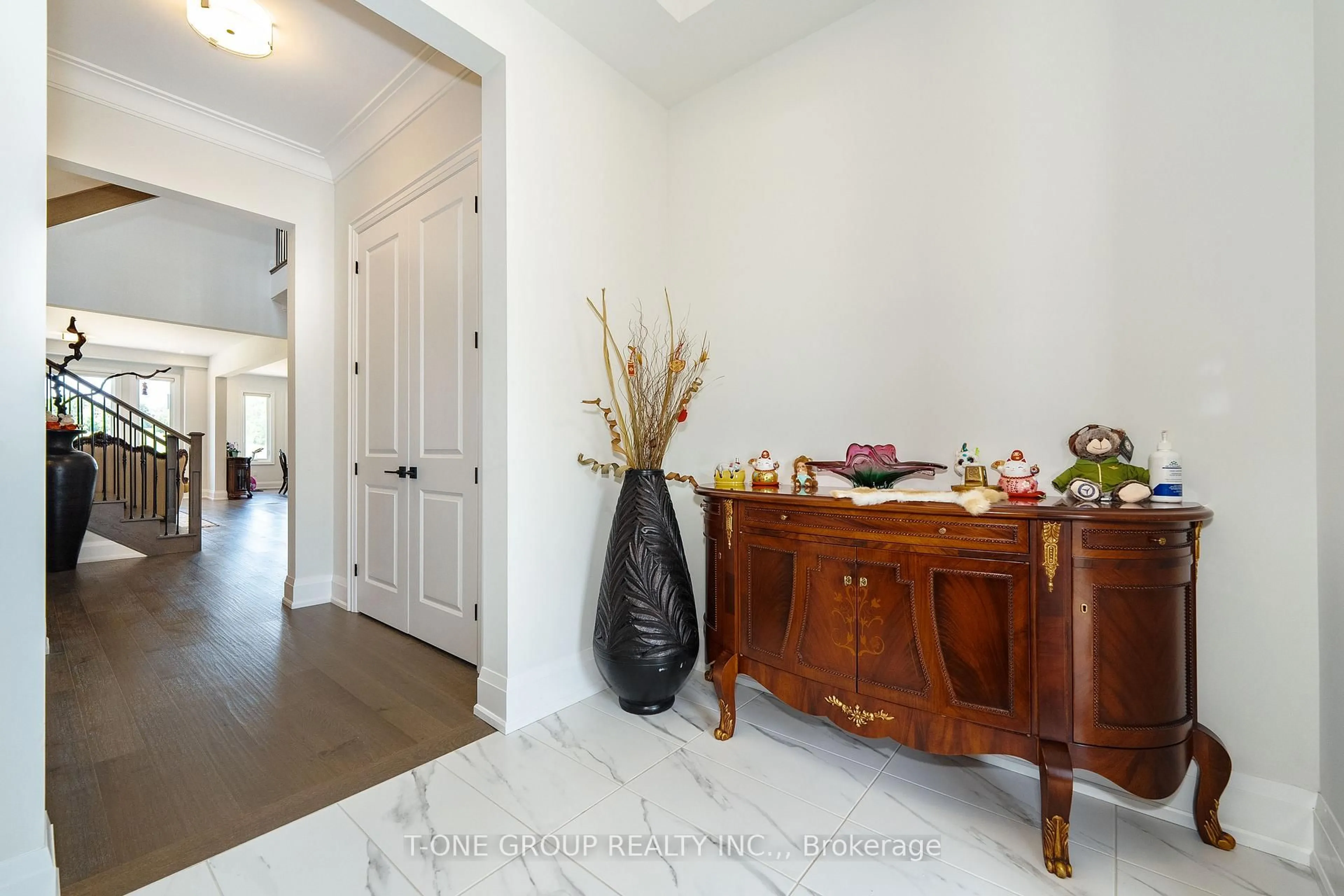 Indoor entryway for 43 Balance Cres, Markham Ontario L6C 3R4