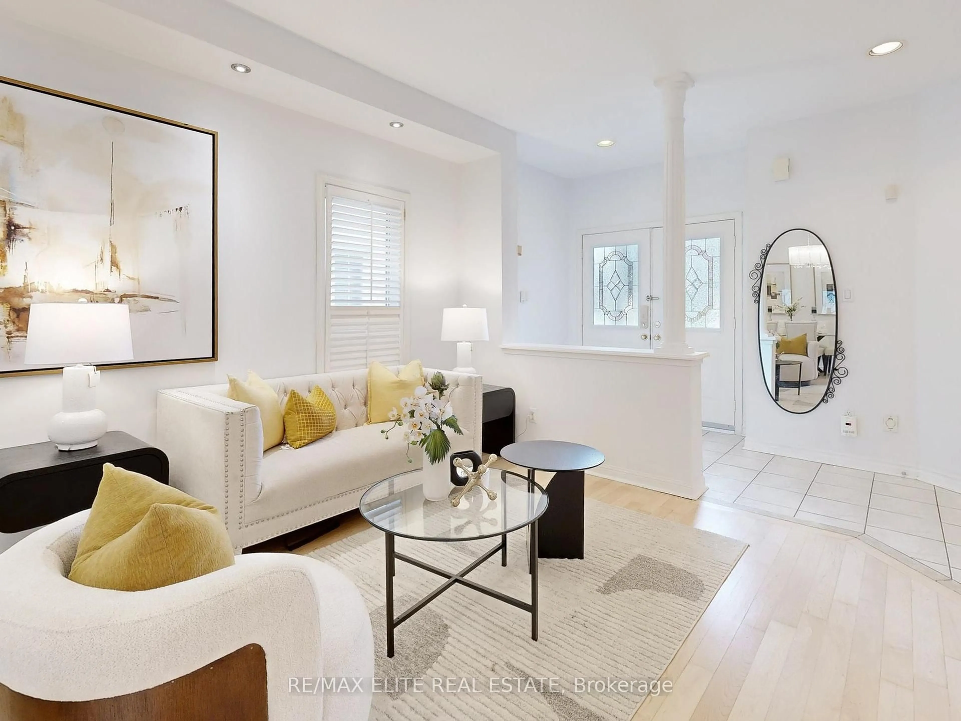 Living room with furniture, unknown for 18 Sapphire Dr, Richmond Hill Ontario L4S 2E4