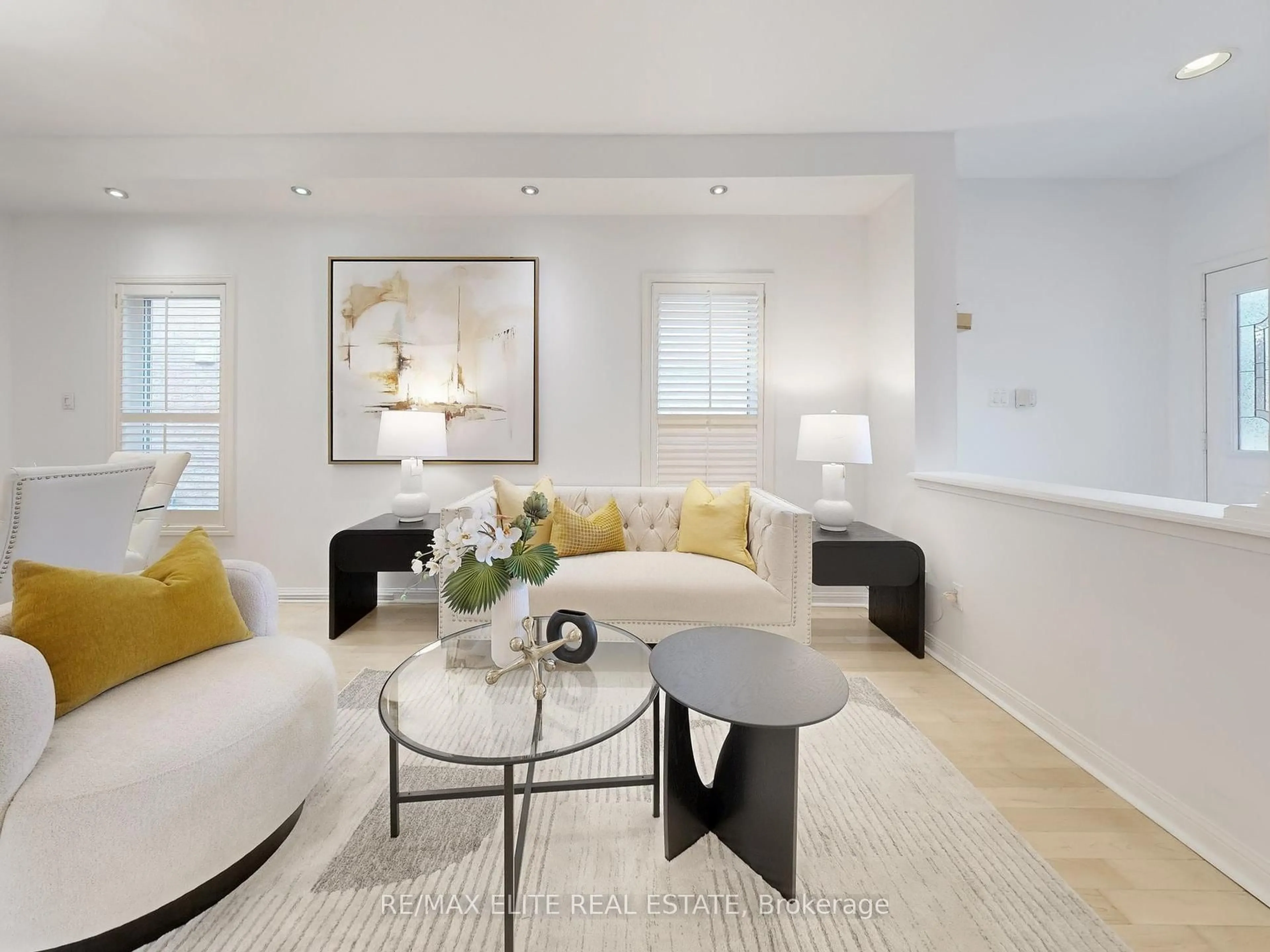 Living room with furniture, unknown for 18 Sapphire Dr, Richmond Hill Ontario L4S 2E4
