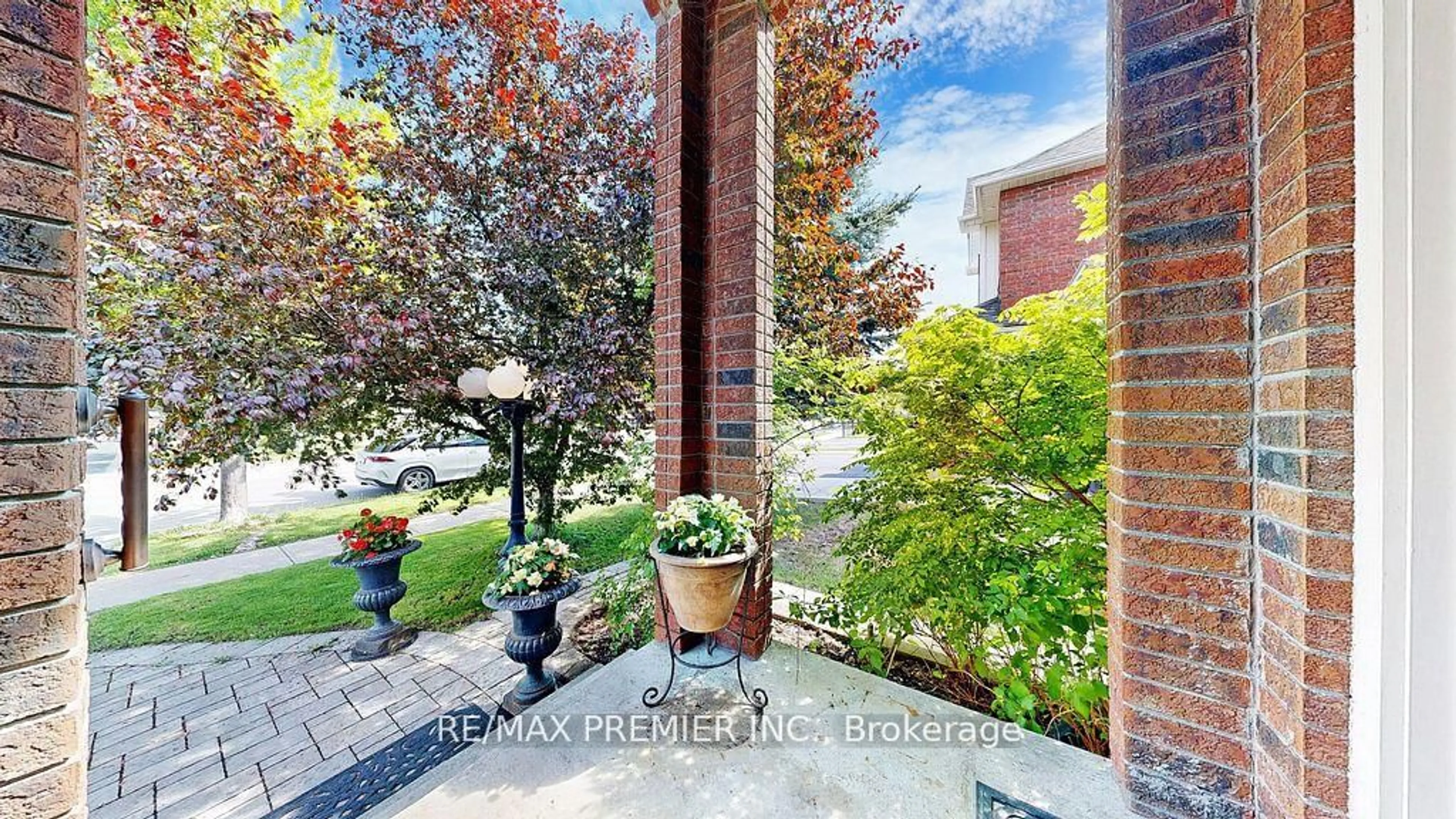 Unknown for 215 Drummond Dr, Vaughan Ontario L6A 3C1
