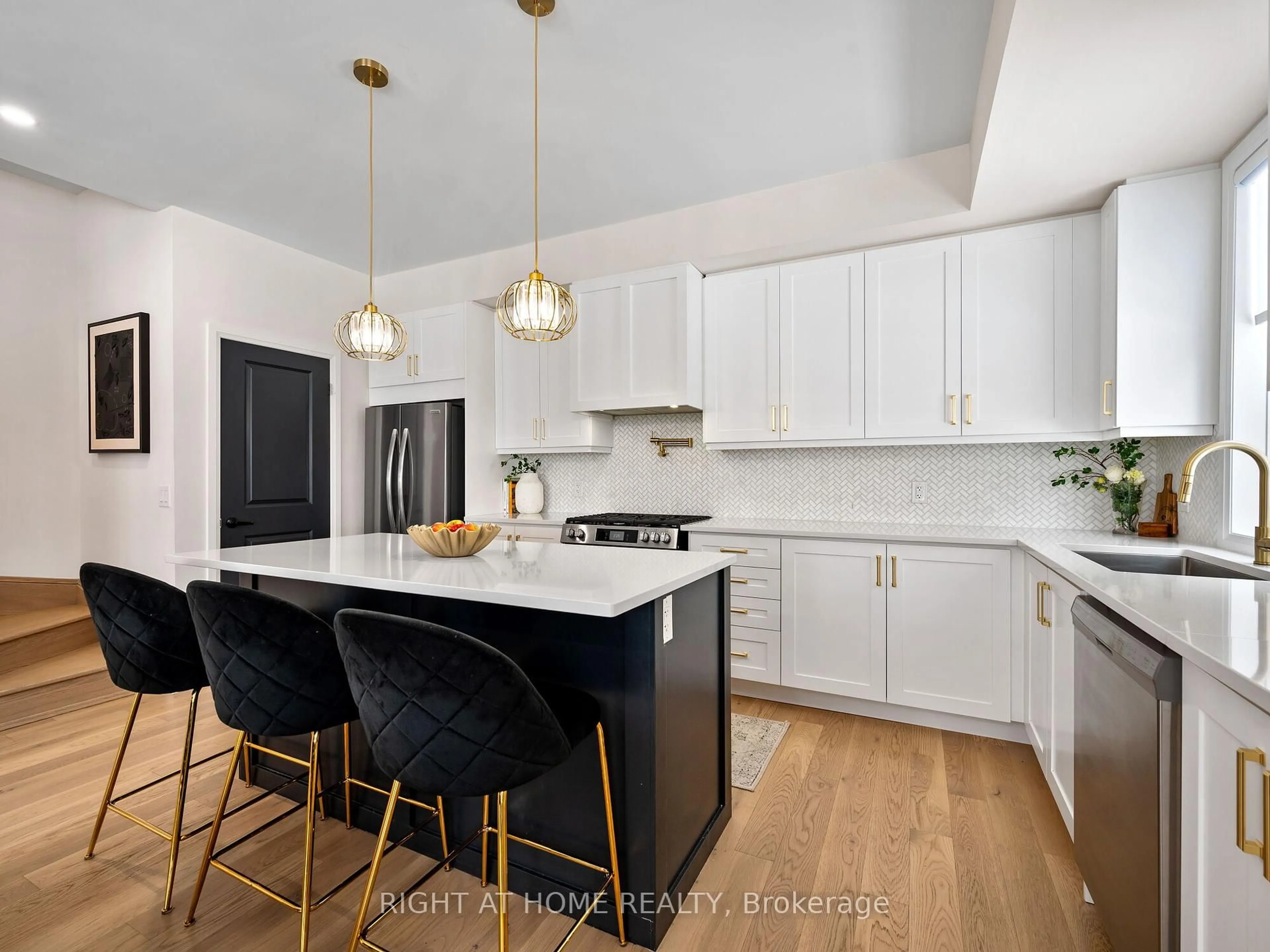 Open concept kitchen, unknown for 8-50 Baynes Way, Bradford West Gwillimbury Ontario L3Z 4M4