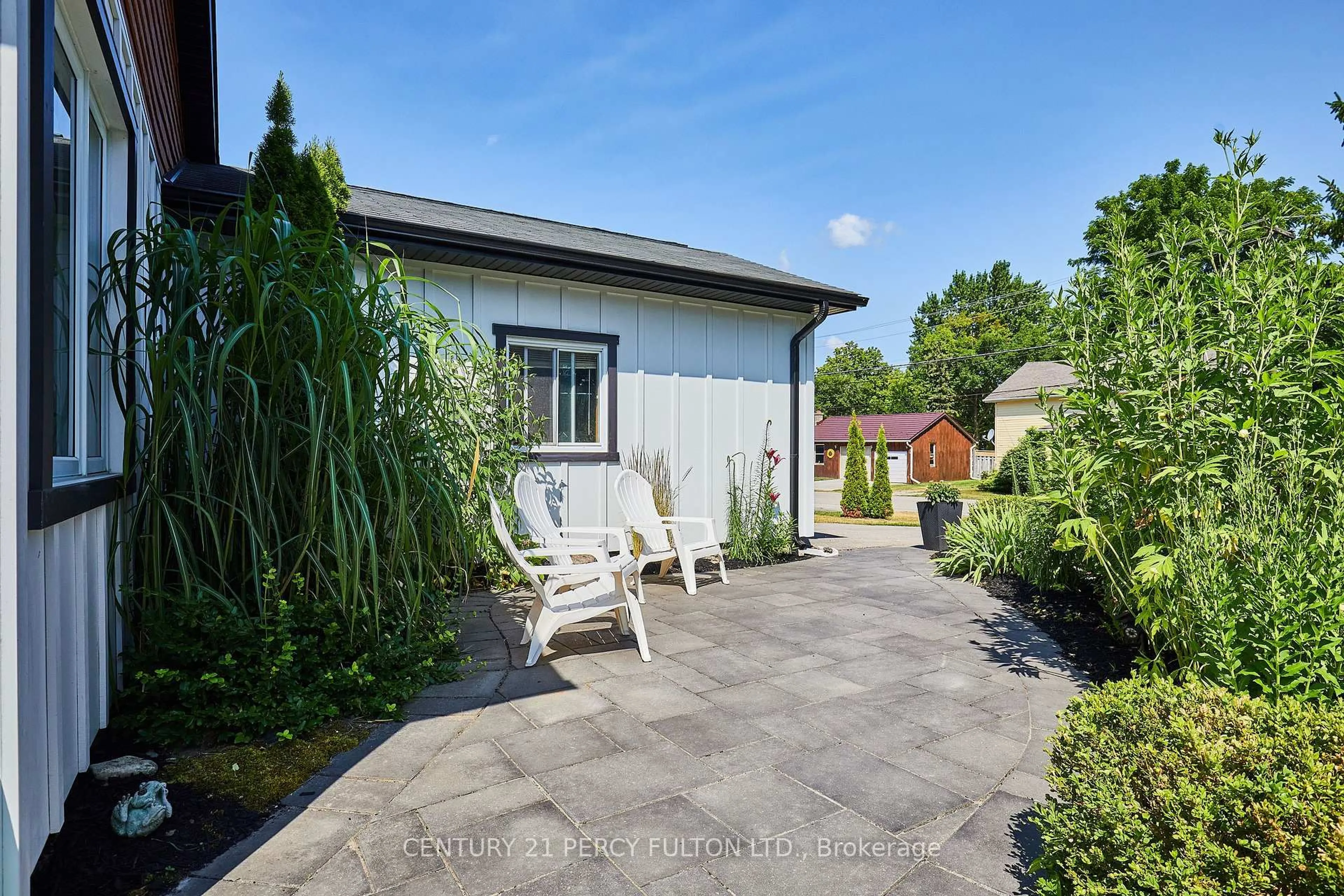 Patio, street for 9 Mill St, East Gwillimbury Ontario L0G 1M0