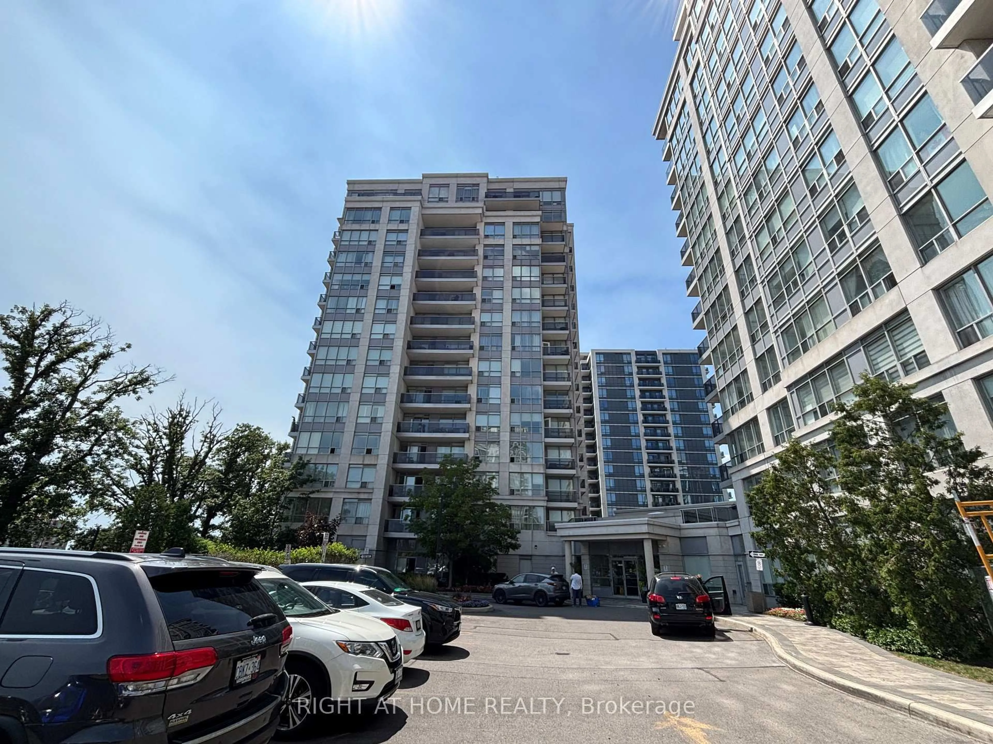Unknown for 105 Disera Dr #105, Vaughan Ontario L4J 9E9