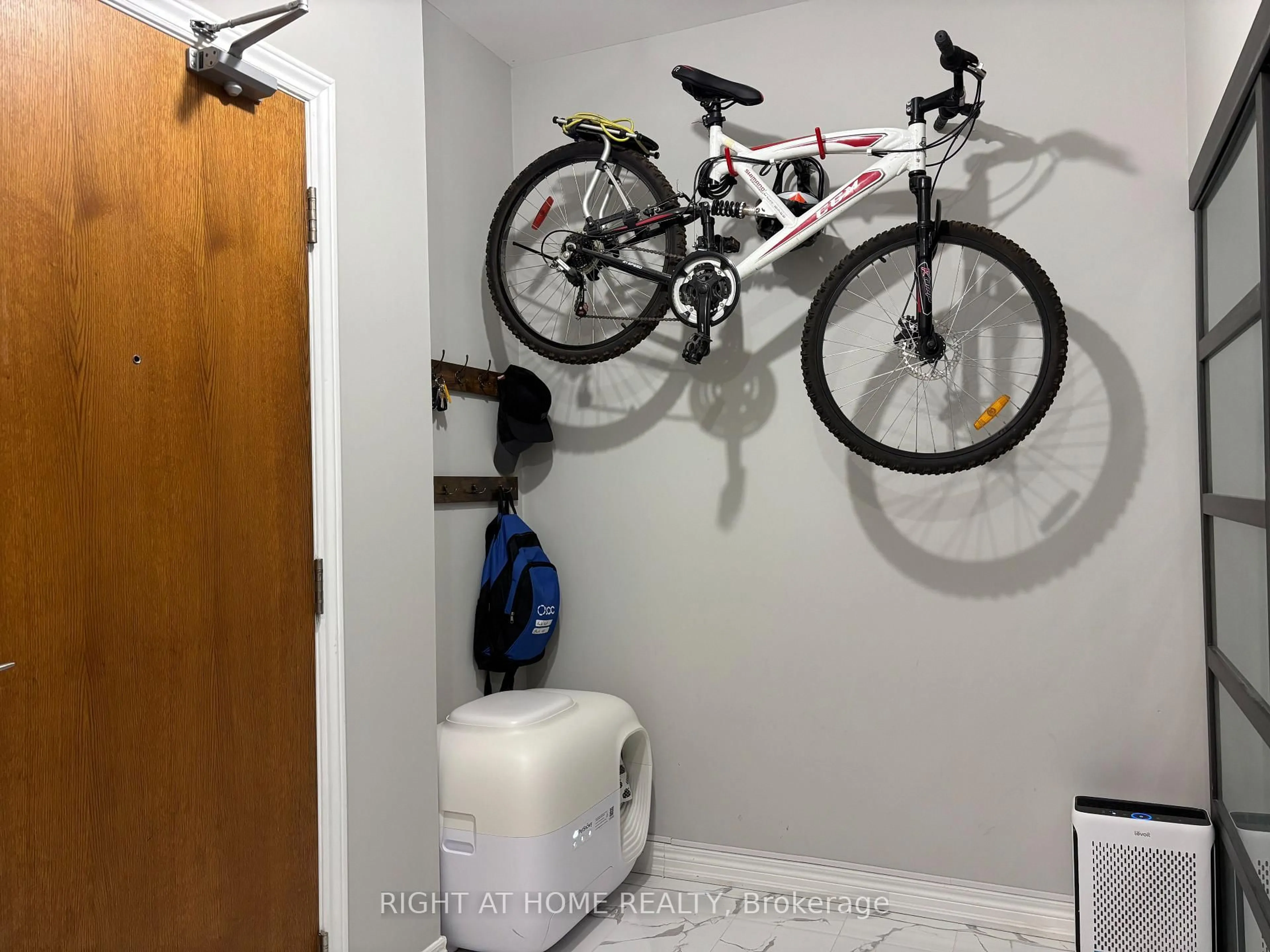 Unknown for 105 Disera Dr #105, Vaughan Ontario L4J 9E9