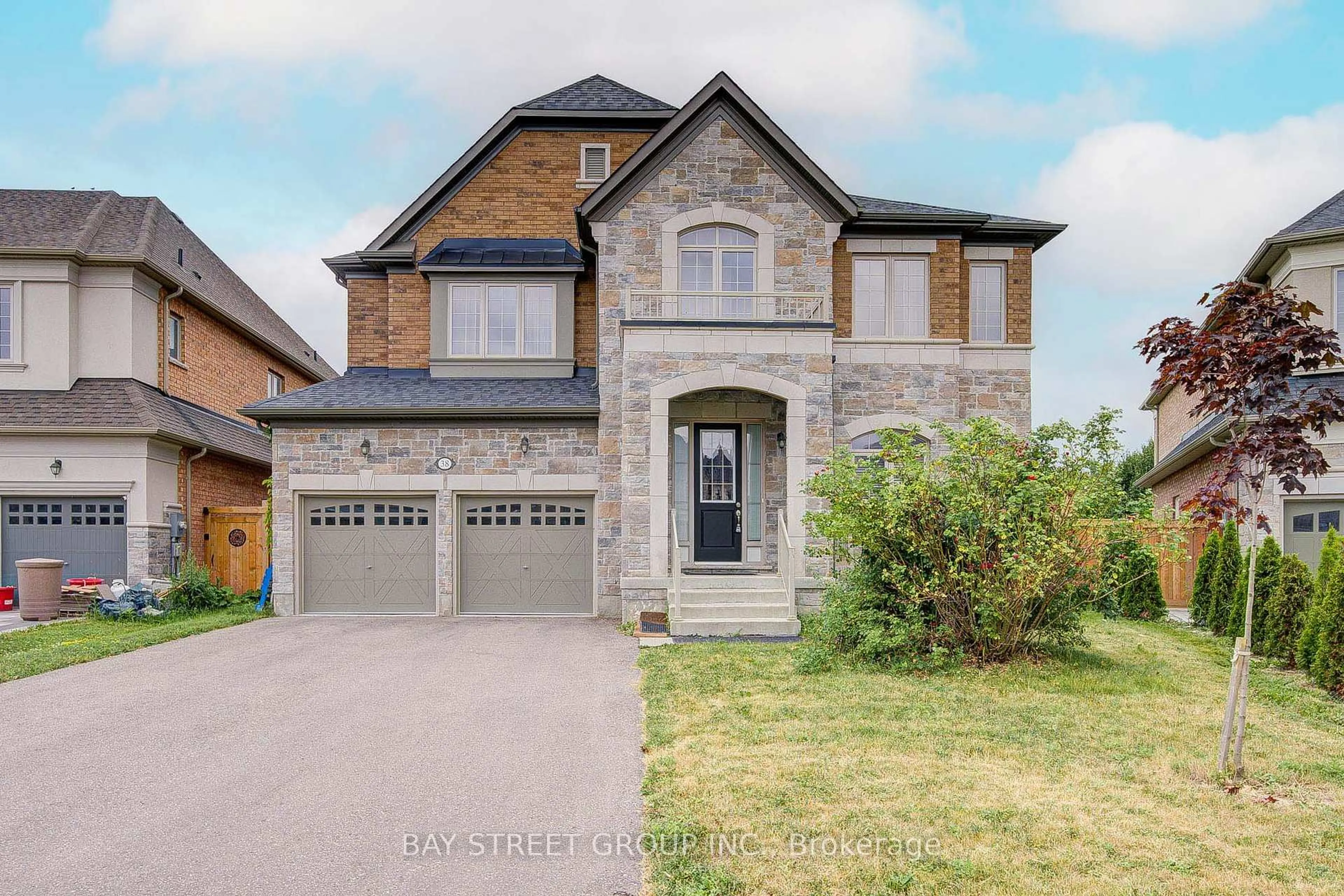 Home with brick exterior material, street for 38 Brown Crt, Newmarket Ontario L3Y 0C7