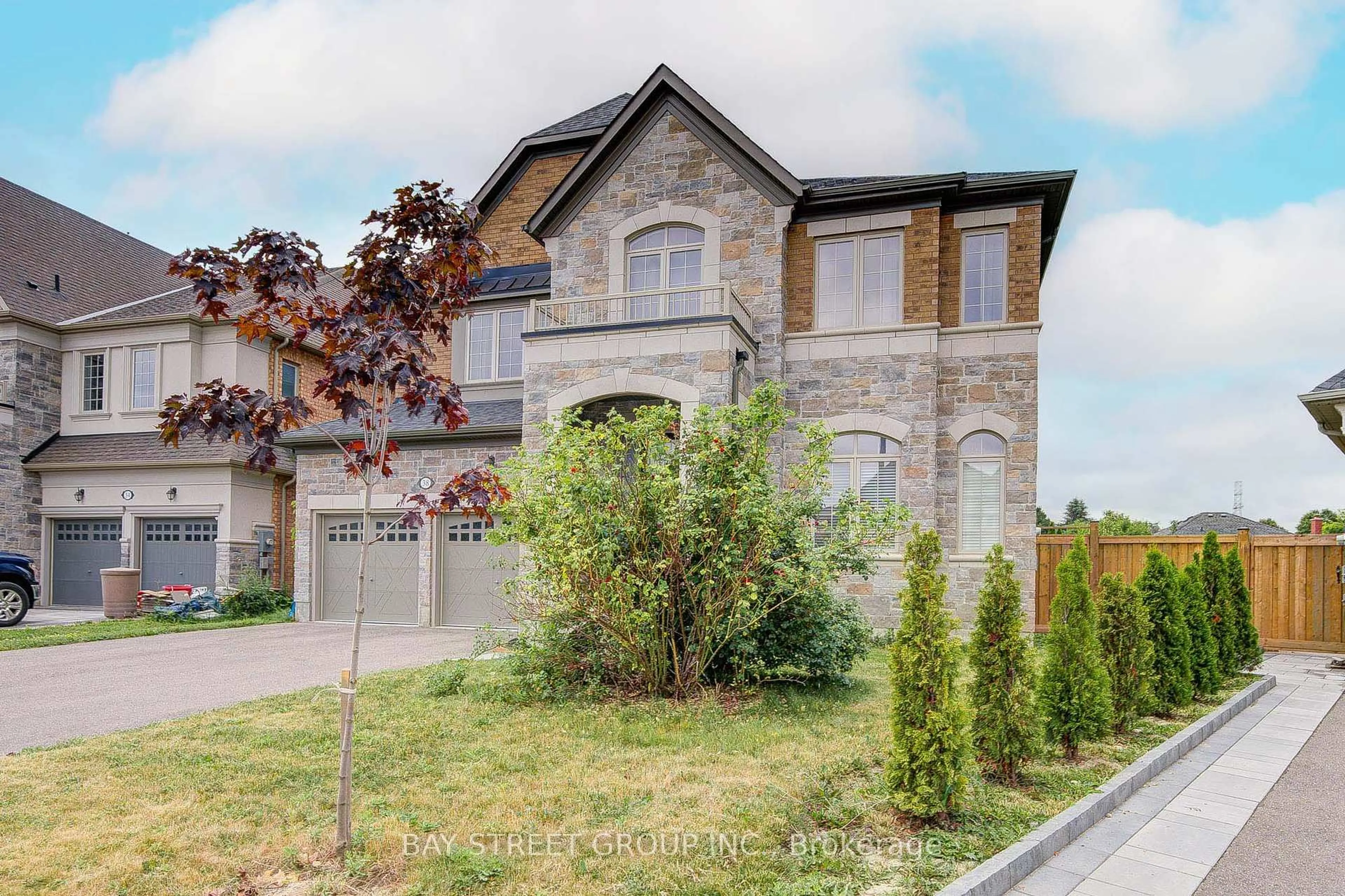 Home with brick exterior material, street for 38 Brown Crt, Newmarket Ontario L3Y 0C7