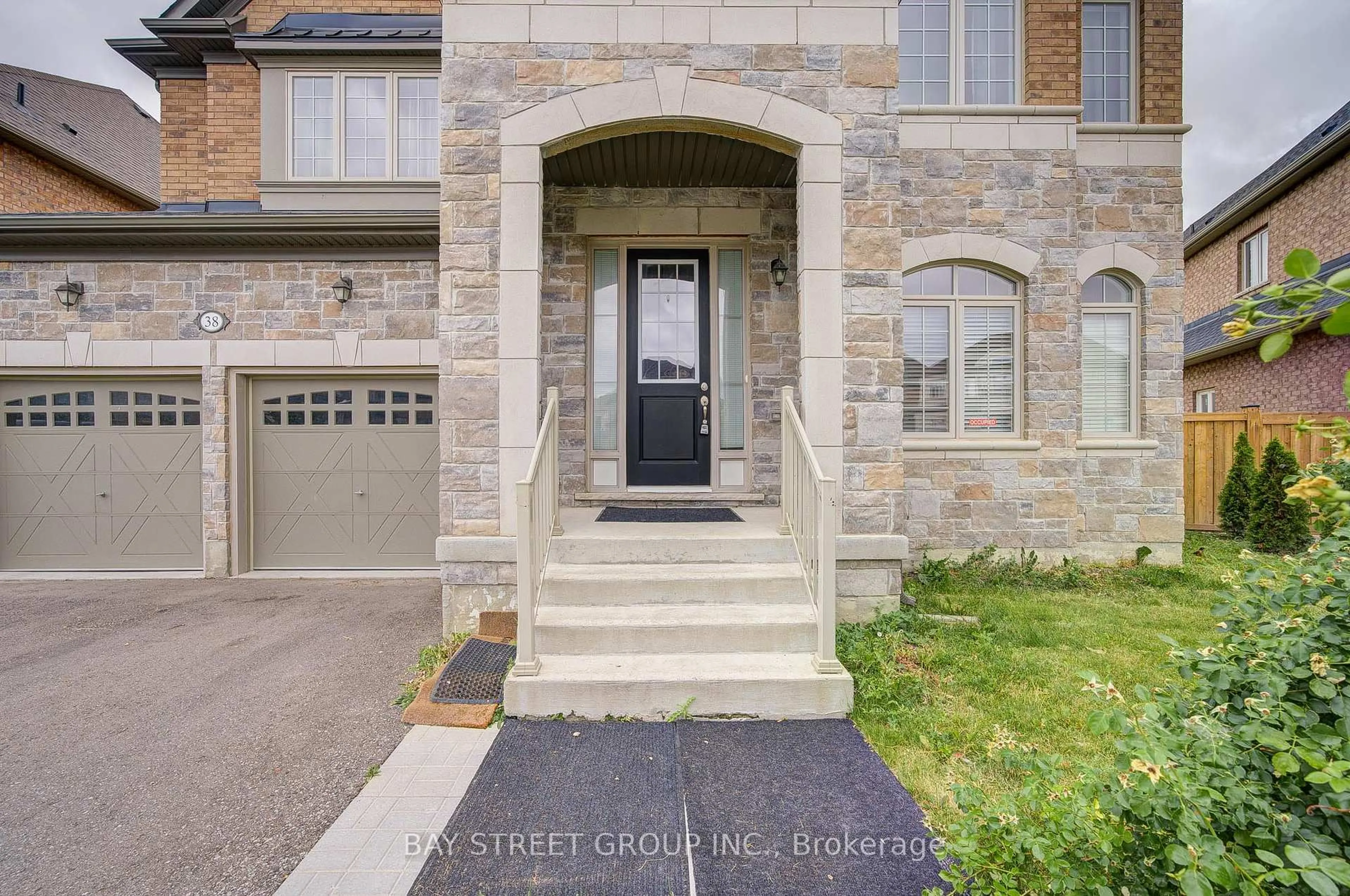 Home with brick exterior material, street for 38 Brown Crt, Newmarket Ontario L3Y 0C7