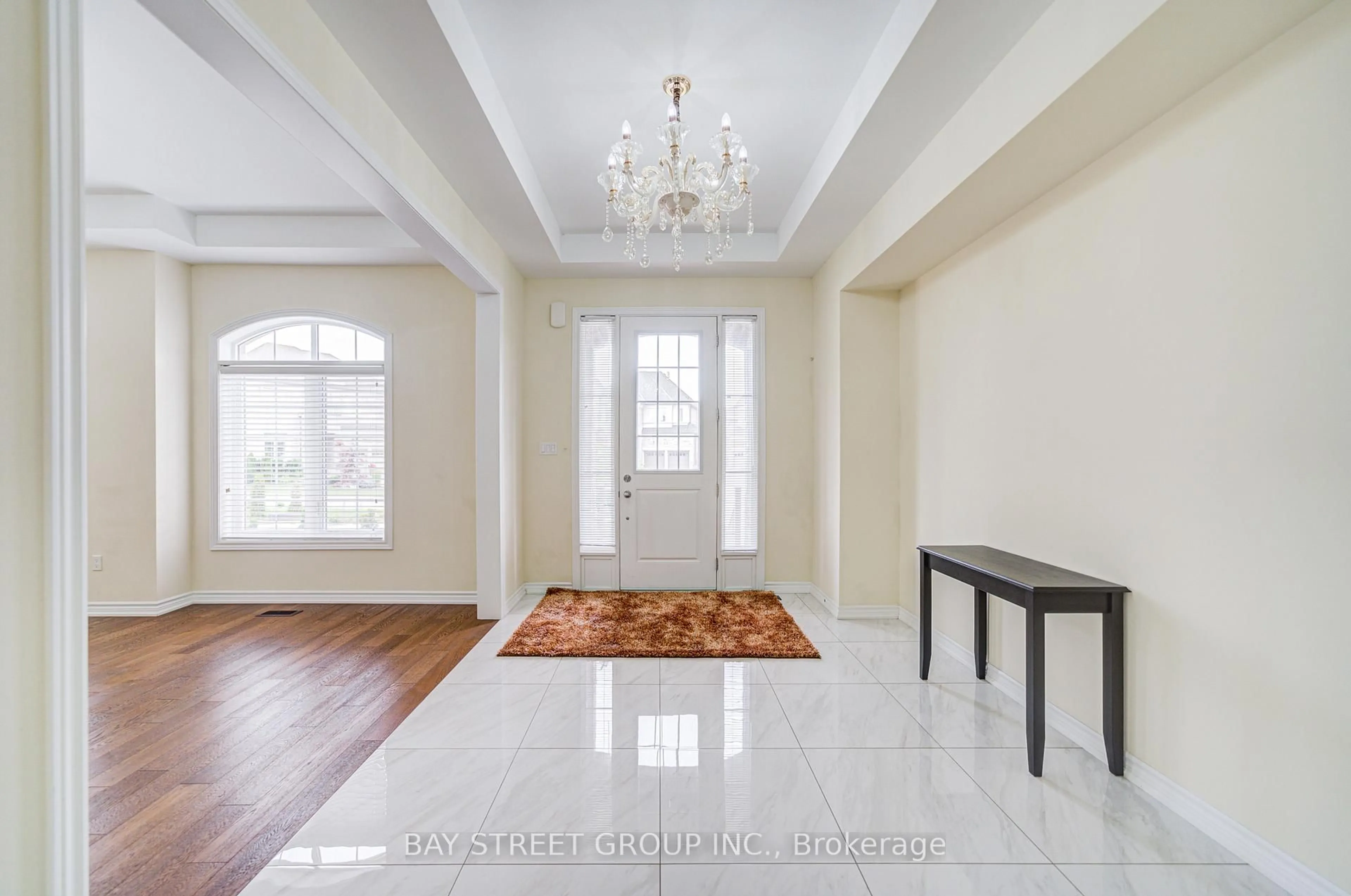 Indoor entryway for 38 Brown Crt, Newmarket Ontario L3Y 0C7