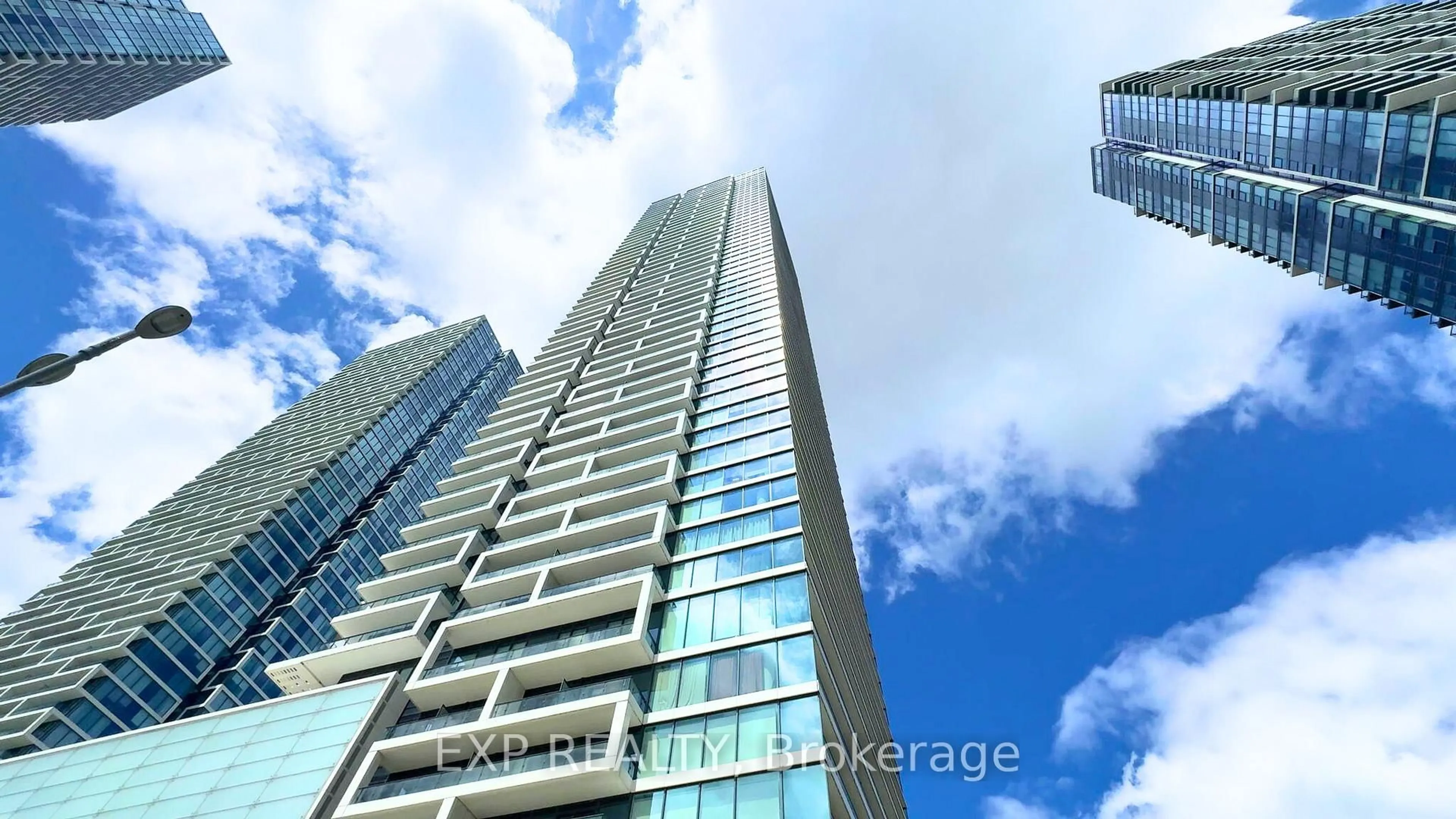 Unknown for 950 Portage Pkwy #Unit 811, Vaughan Ontario L4K 0J7