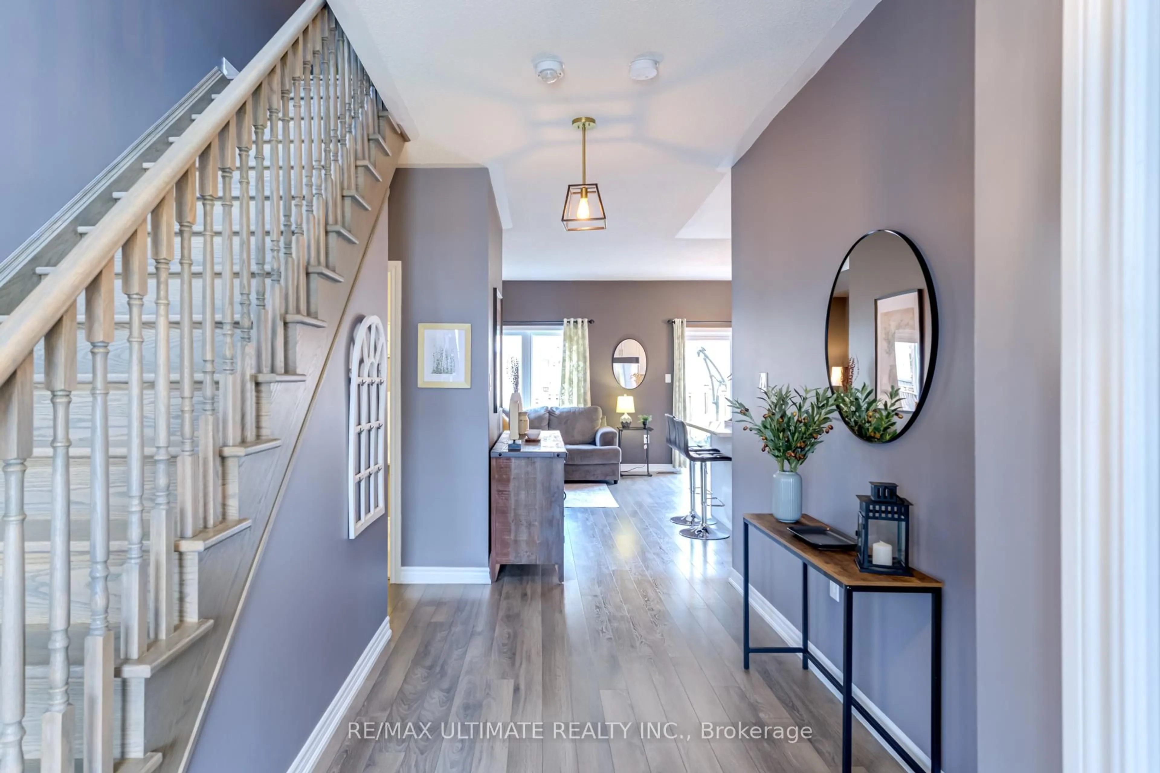 Indoor entryway for 6 Daniele Cres, Bradford West Gwillimbury Ontario L3Z 0V8